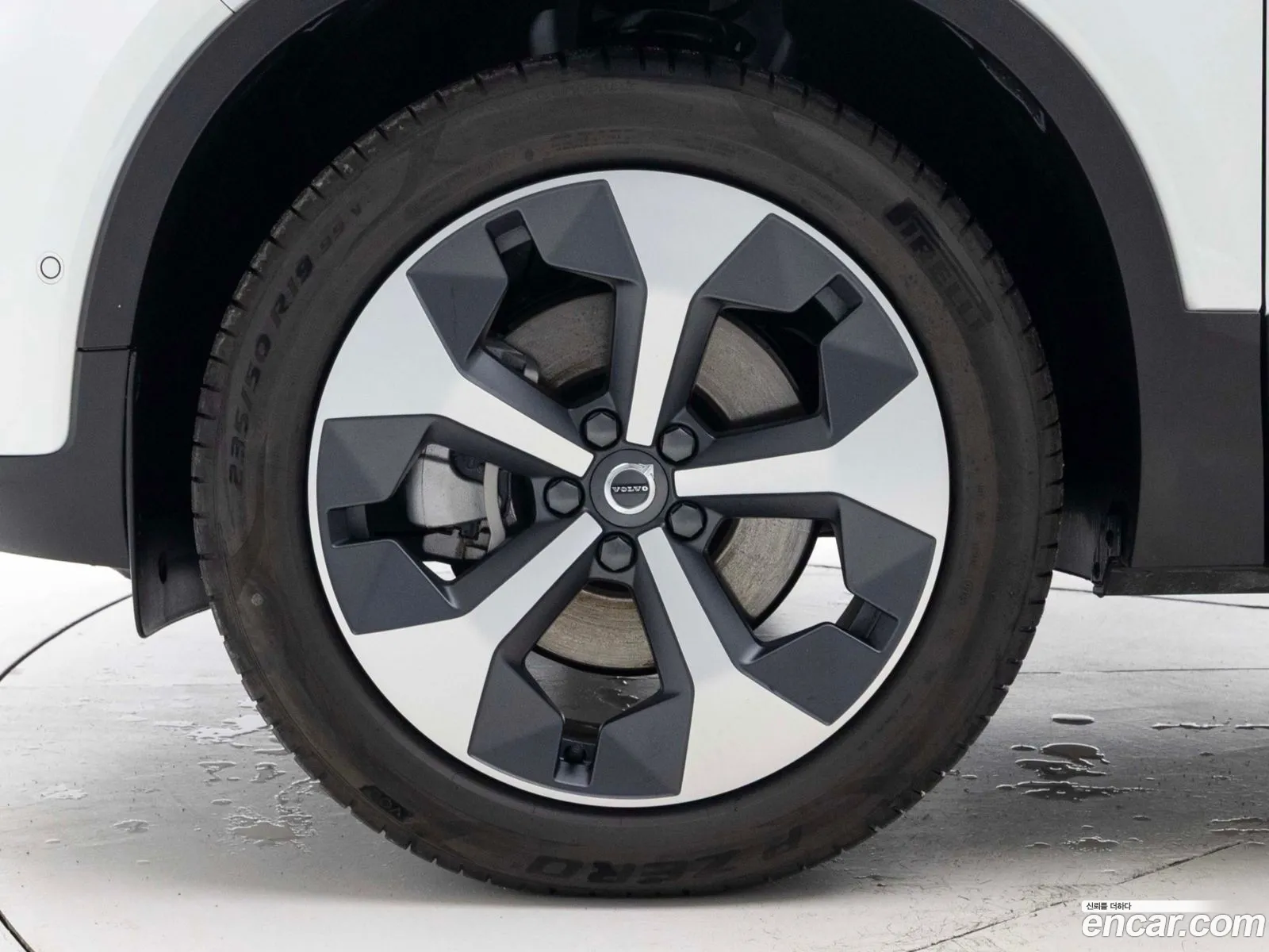 Volvo XC40 2025 — 16