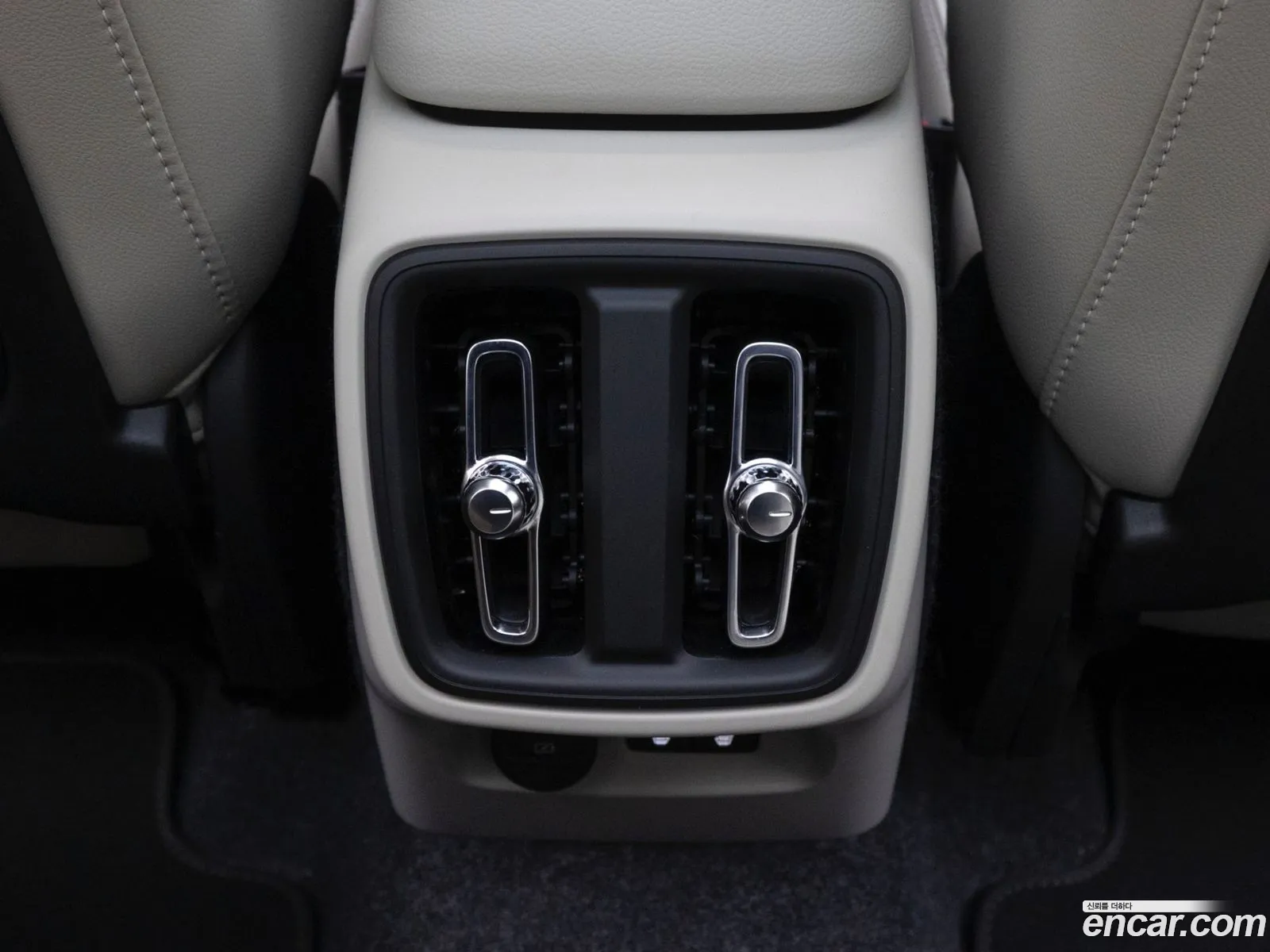 Volvo XC40 2025 — 14