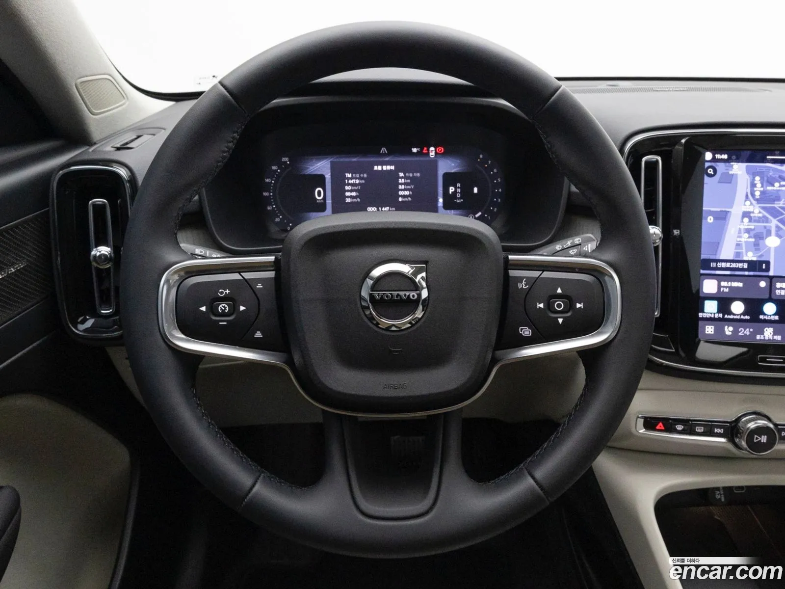Volvo XC40 2025 — 4