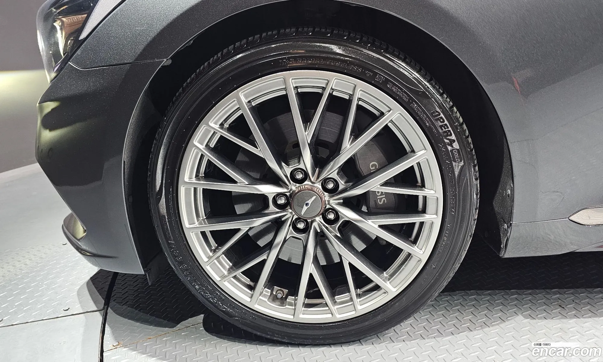 Genesis G80 2017 — 12