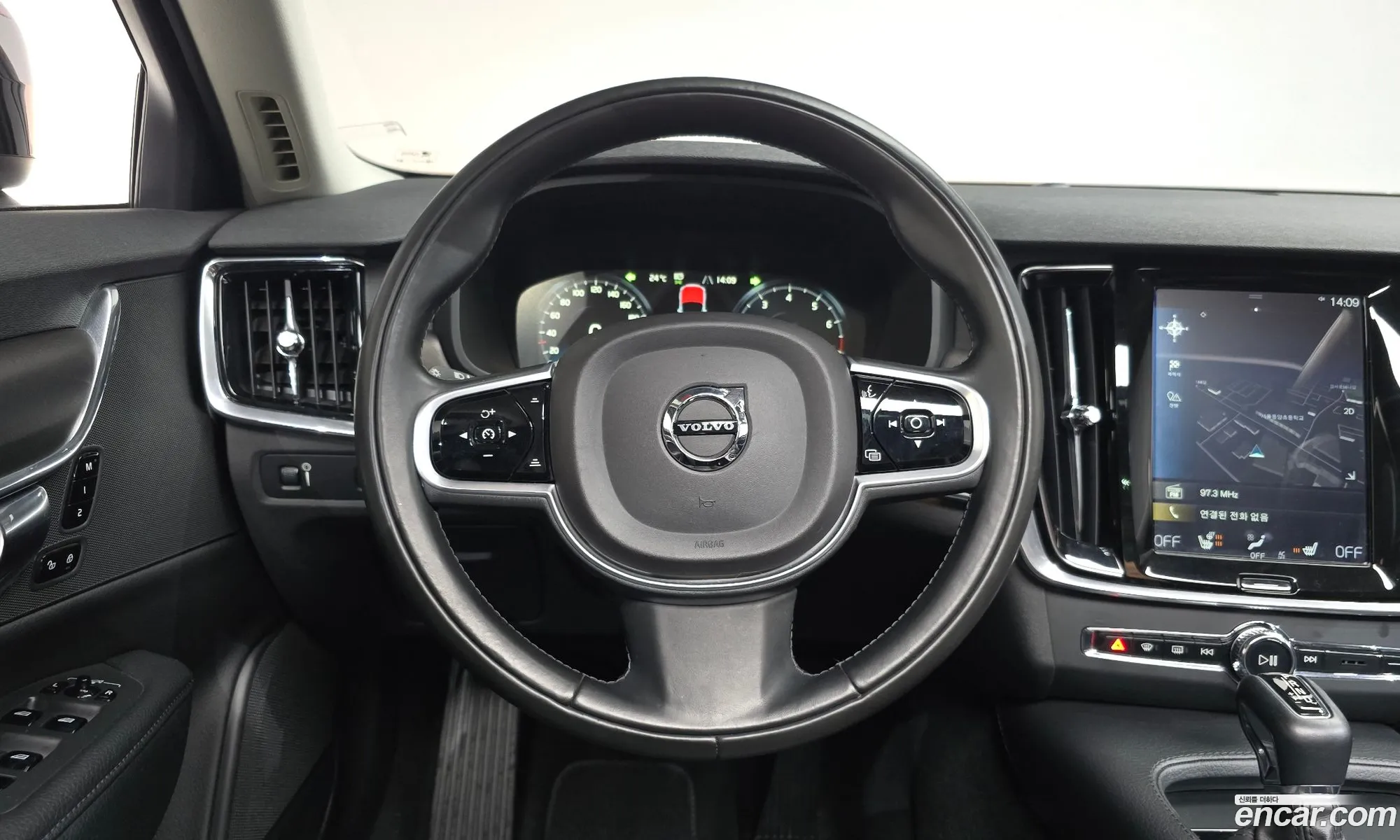Volvo V90 Cross Country 2018 — 29