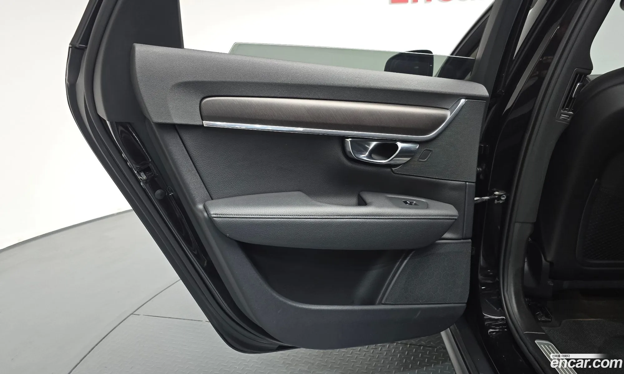 Volvo V90 Cross Country 2018 — 23
