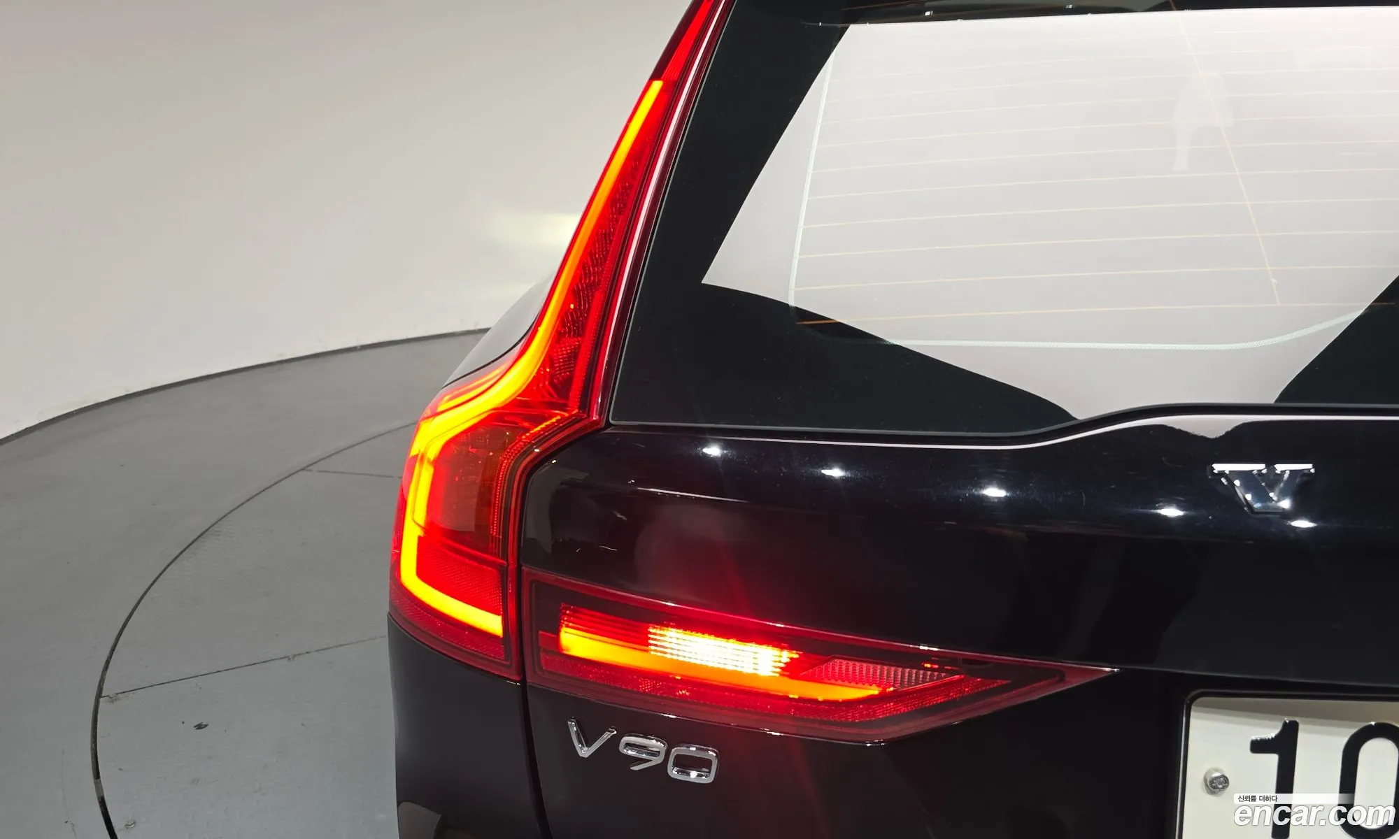 Volvo V90 Cross Country 2018 — 2