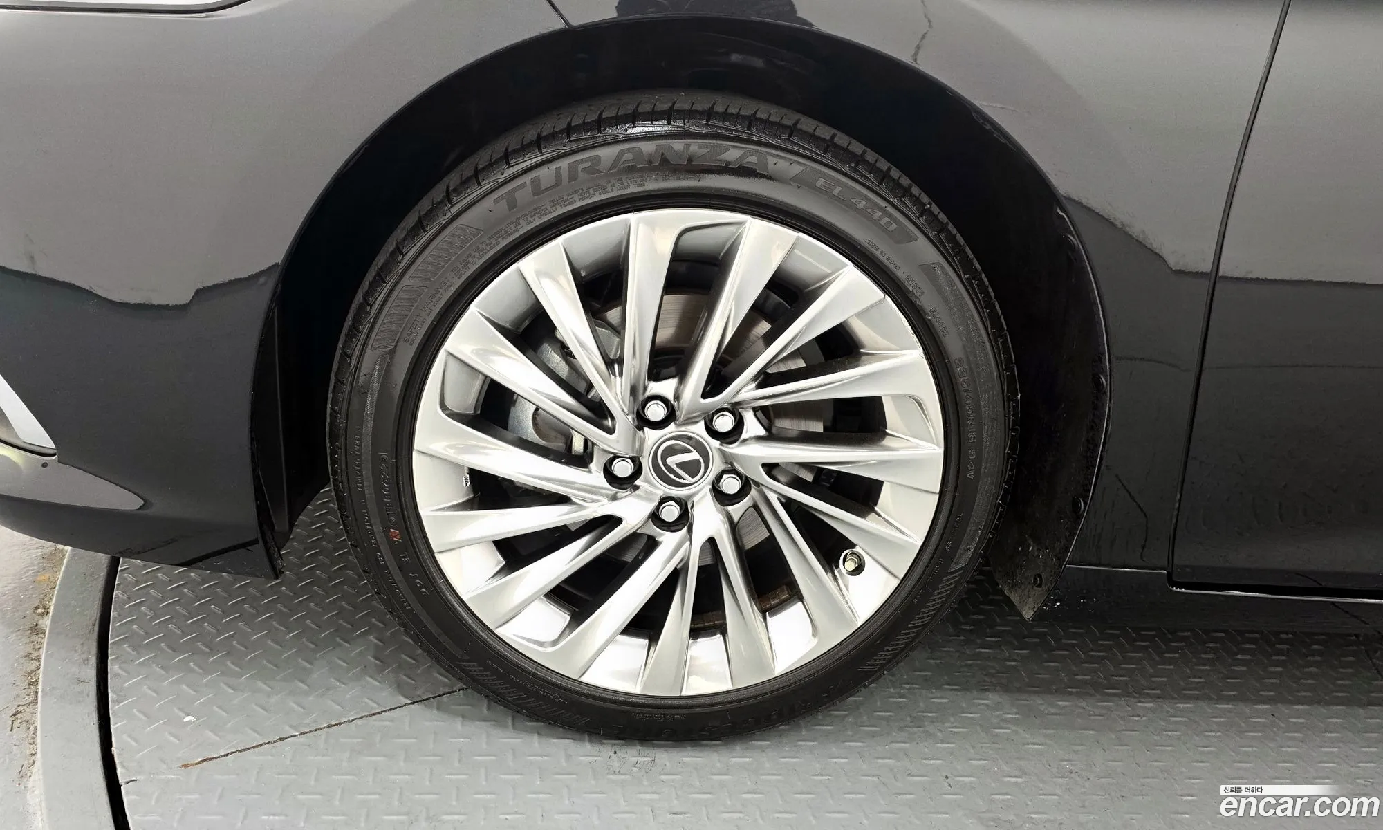 Lexus ES300h 7th Gen 2023 JTHBA1C13P2017954 — 9