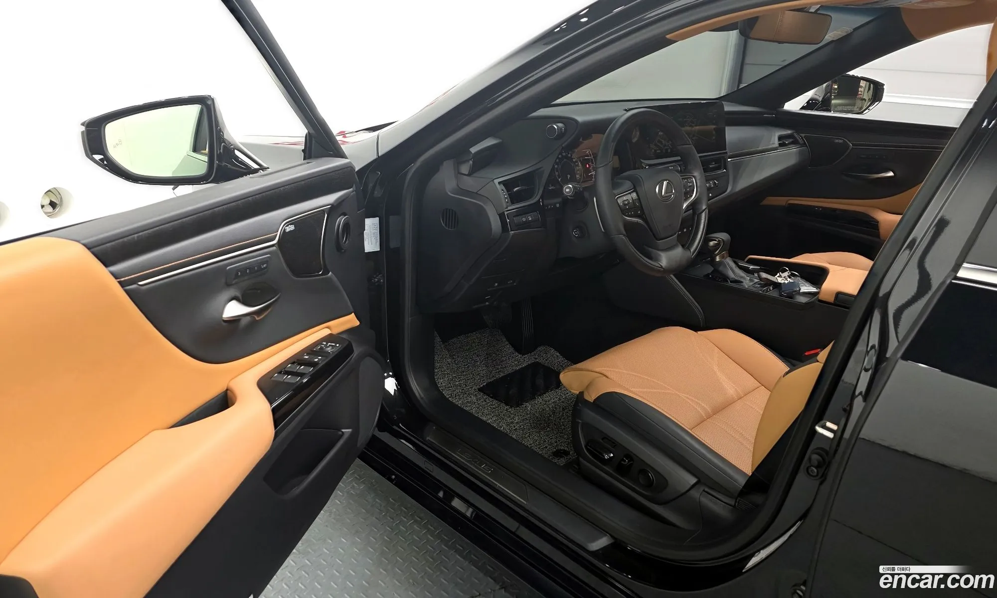 Lexus ES300h 7th Gen 2023 JTHBA1C13P2017954 — 17