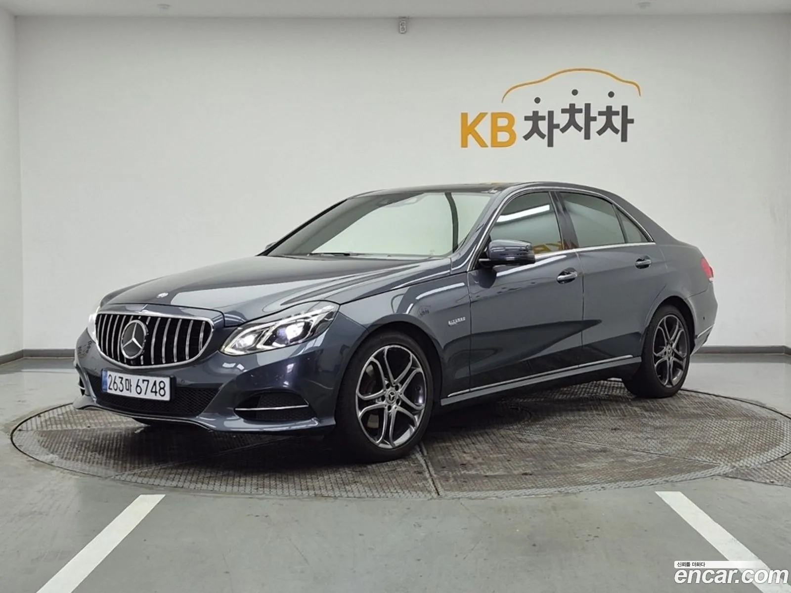 Mercedes-Benz E-Class W212 2015 — 14