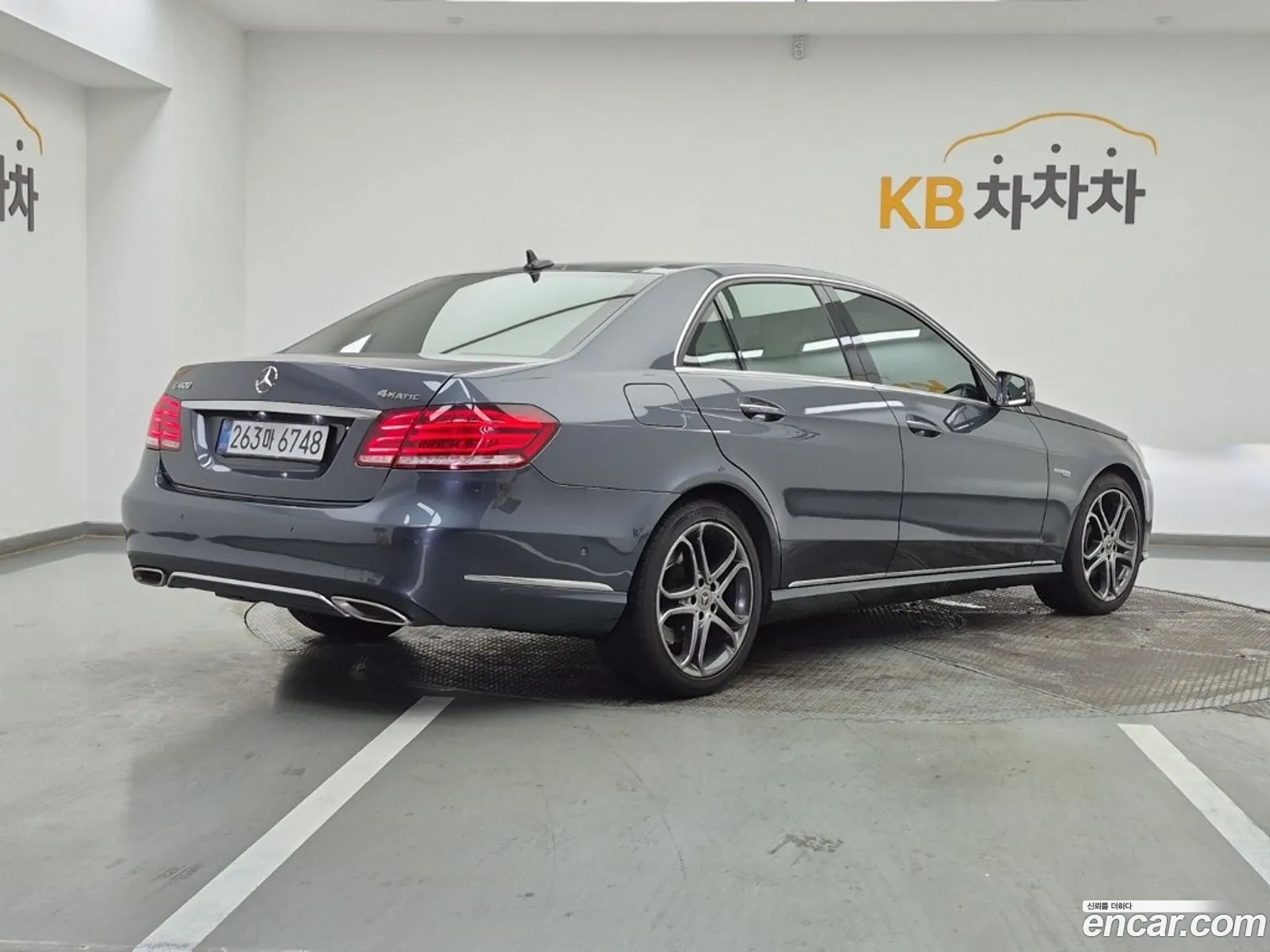 Mercedes-Benz E-Class W212 2015 — 12