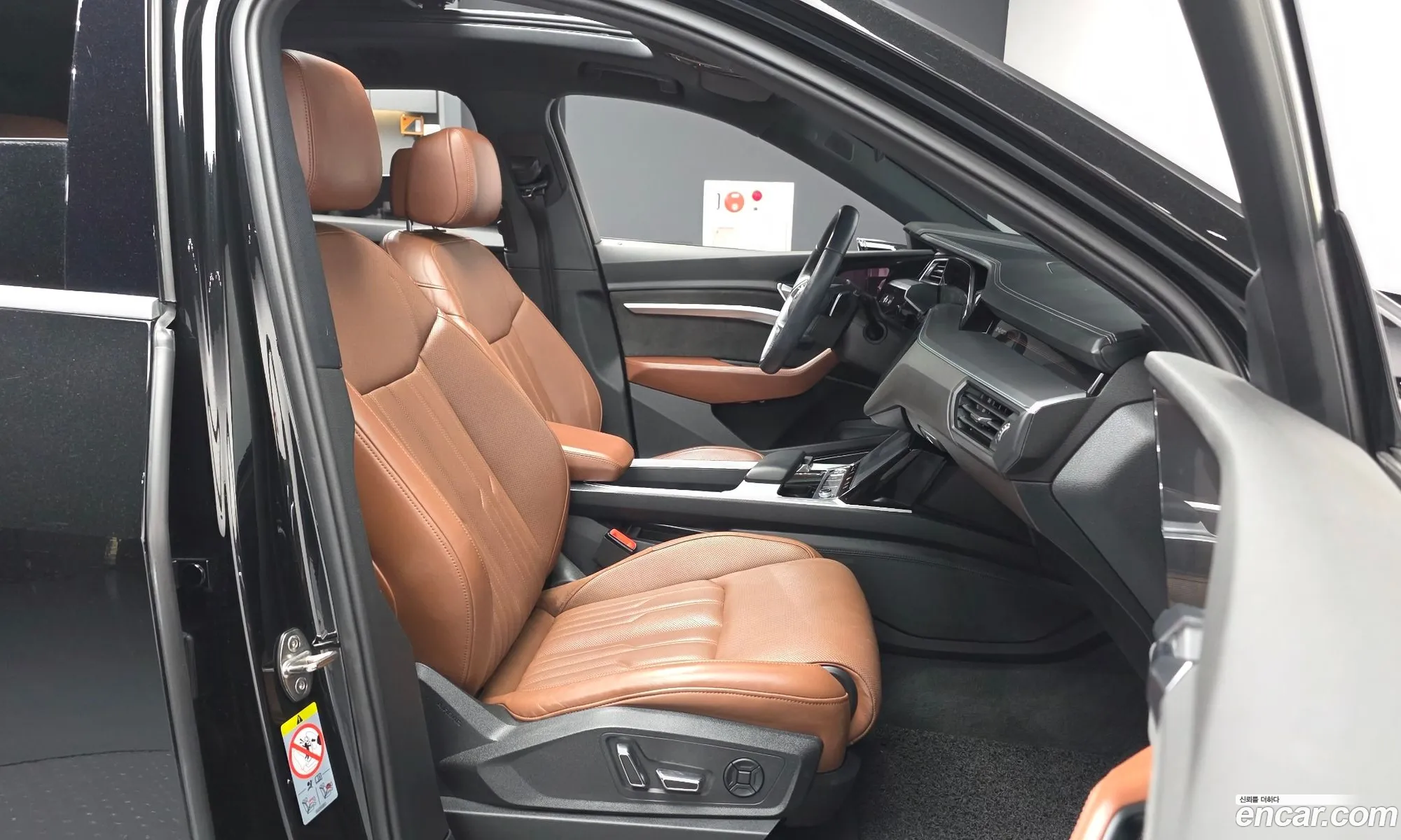 Audi e-tron 2020 WAUZZZGE6LB039880 — 8