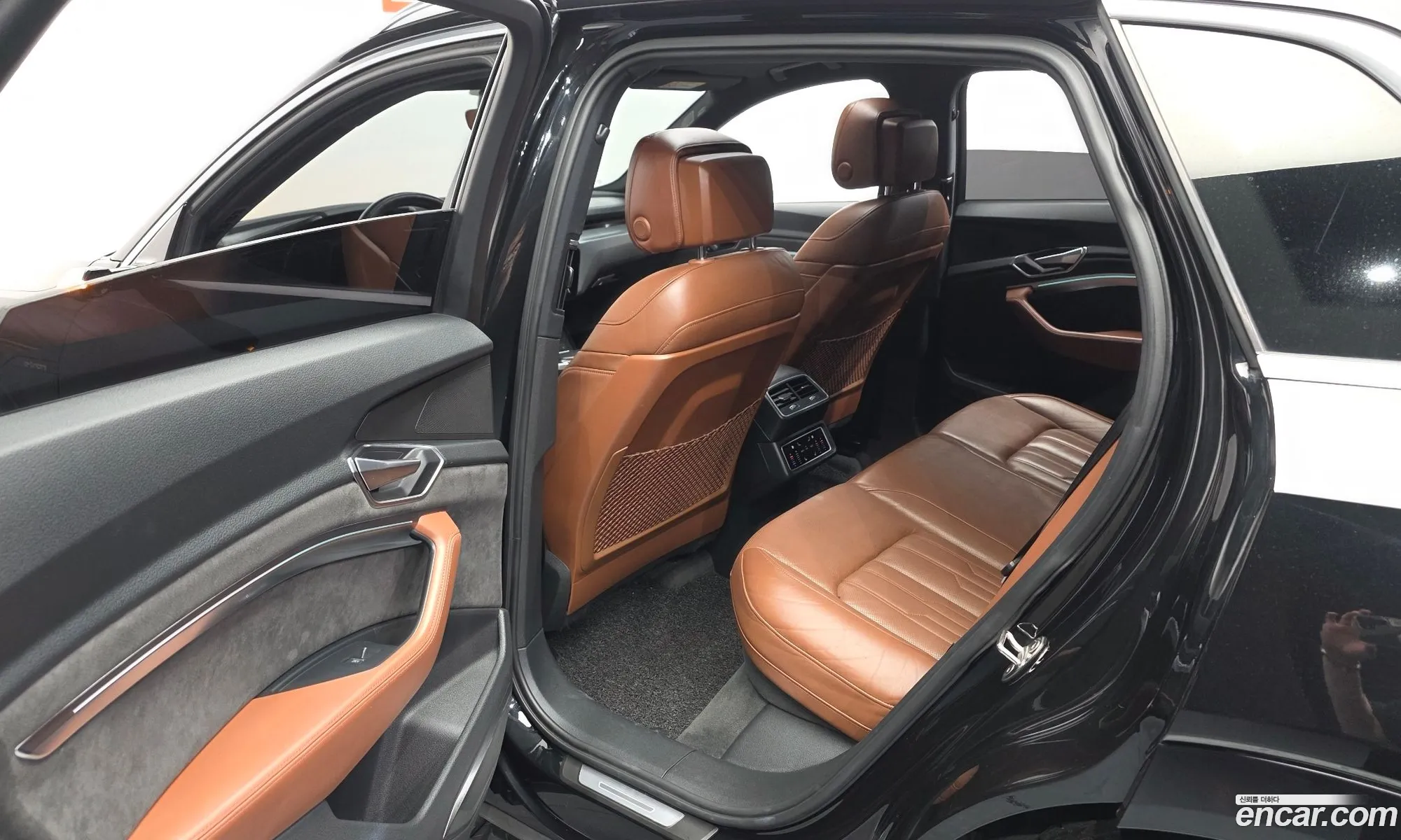 Audi e-tron 2020 WAUZZZGE6LB039880 — 30