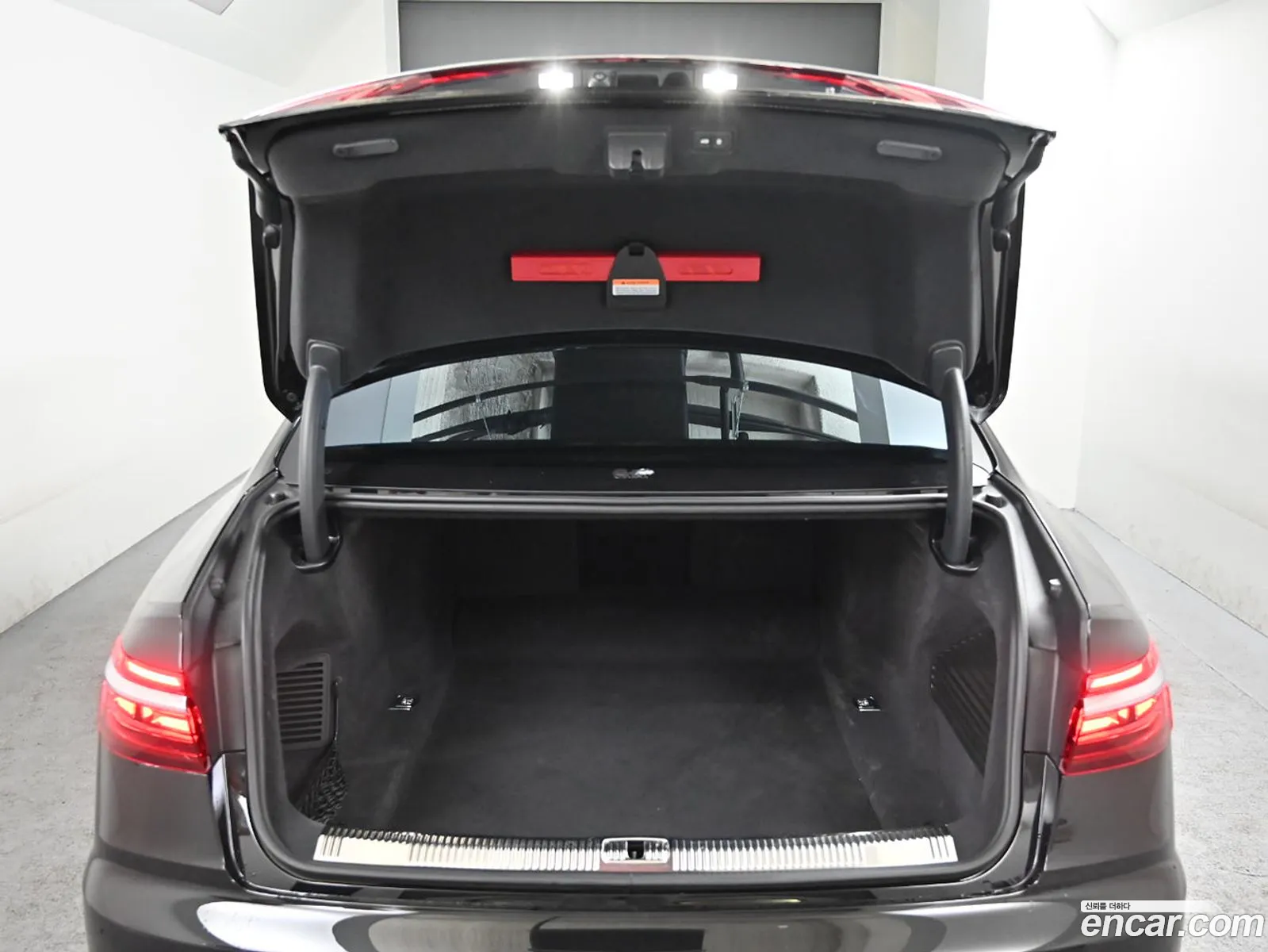 Audi A8 2023 — 6