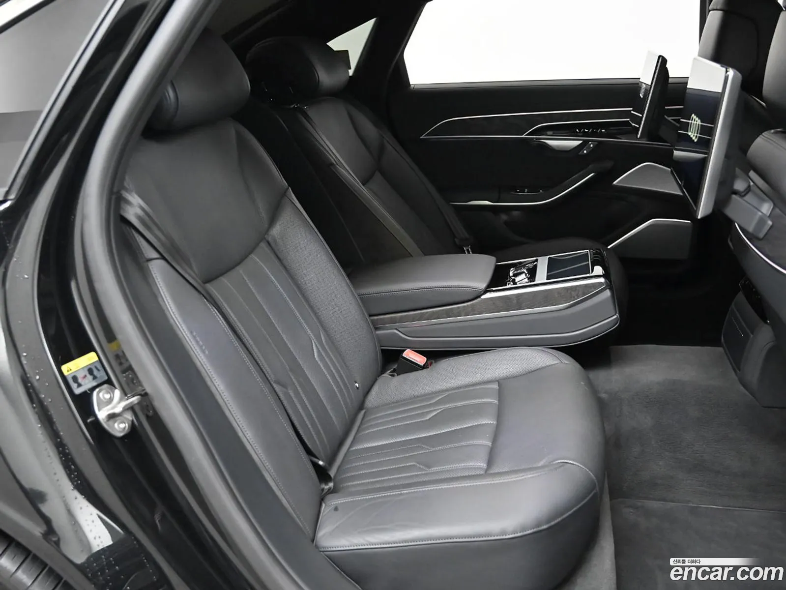 Audi A8 2023 — 16