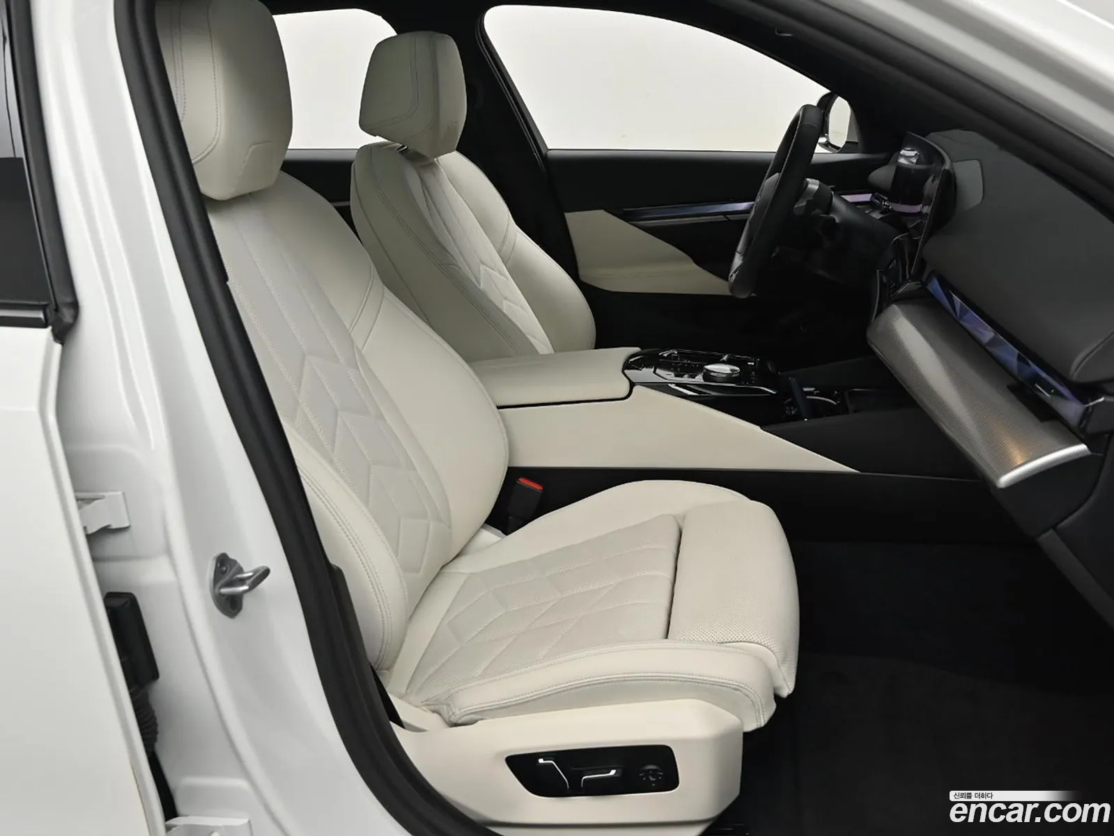 BMW 5 Series 2025 — 16
