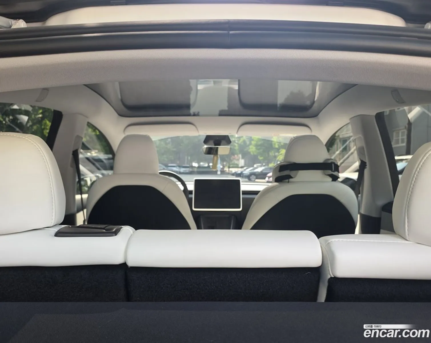 Tesla Model Y 2025 — 13