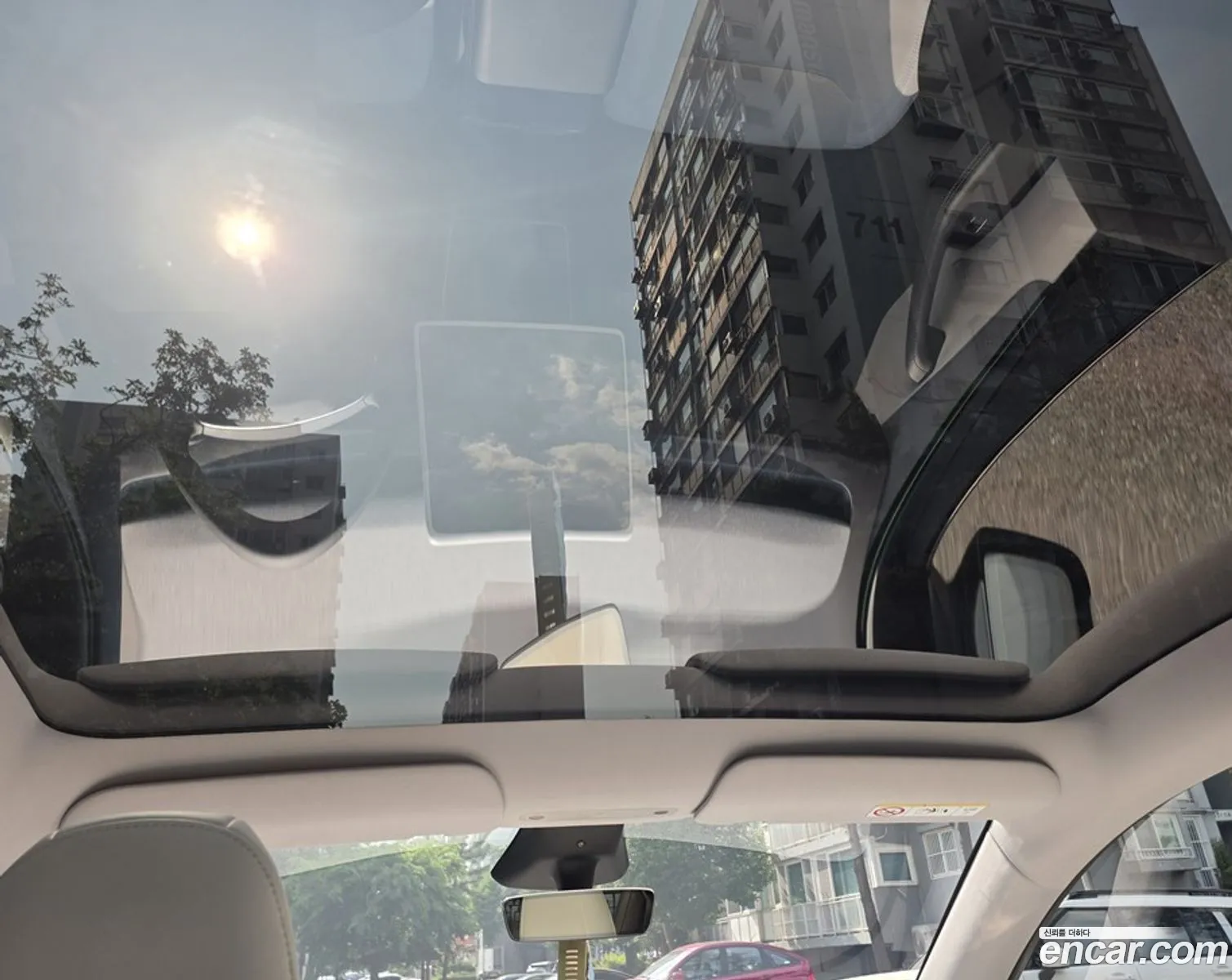 Tesla Model Y 2025 — 18