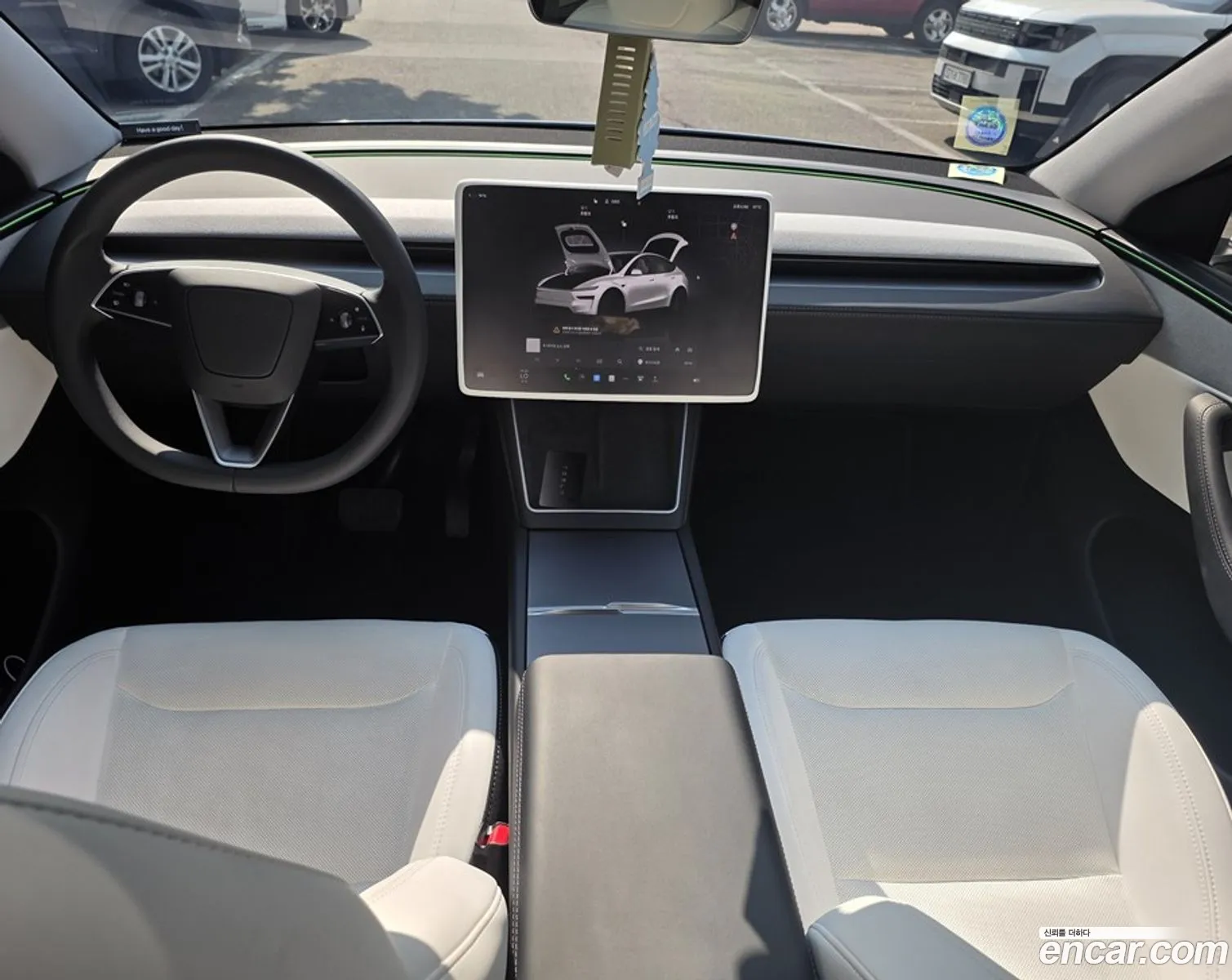 Tesla Model Y 2025 — 19