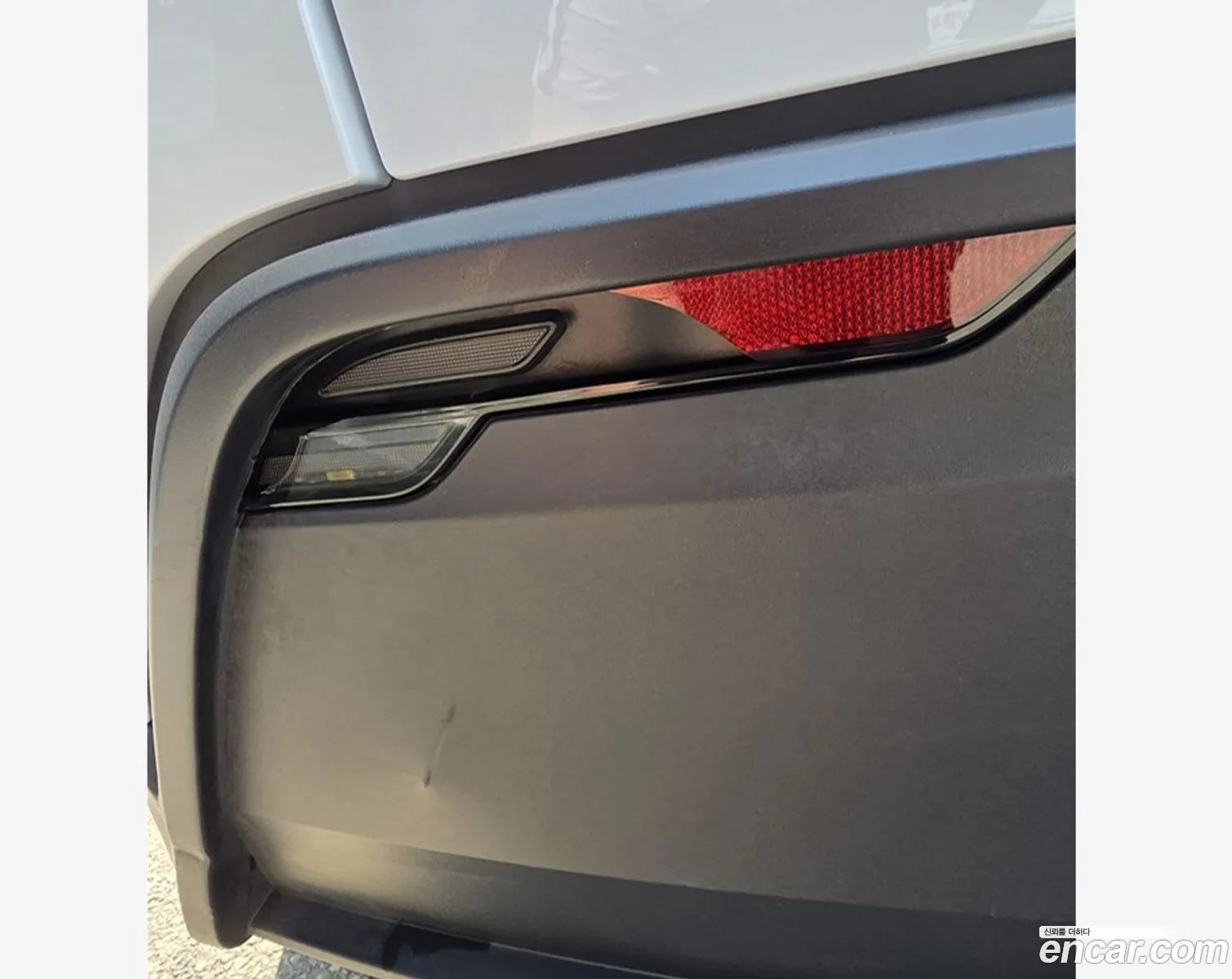 Tesla Model Y 2025 — 4