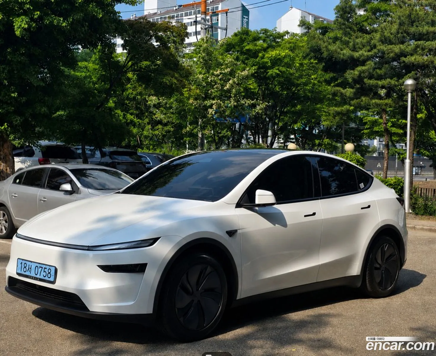 Tesla Model Y 2025 — 16