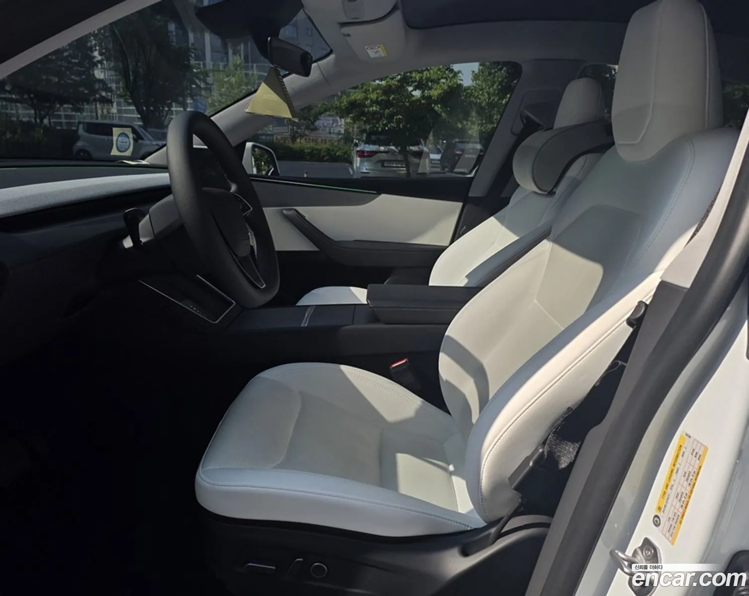 Tesla Model Y 2025 — 14