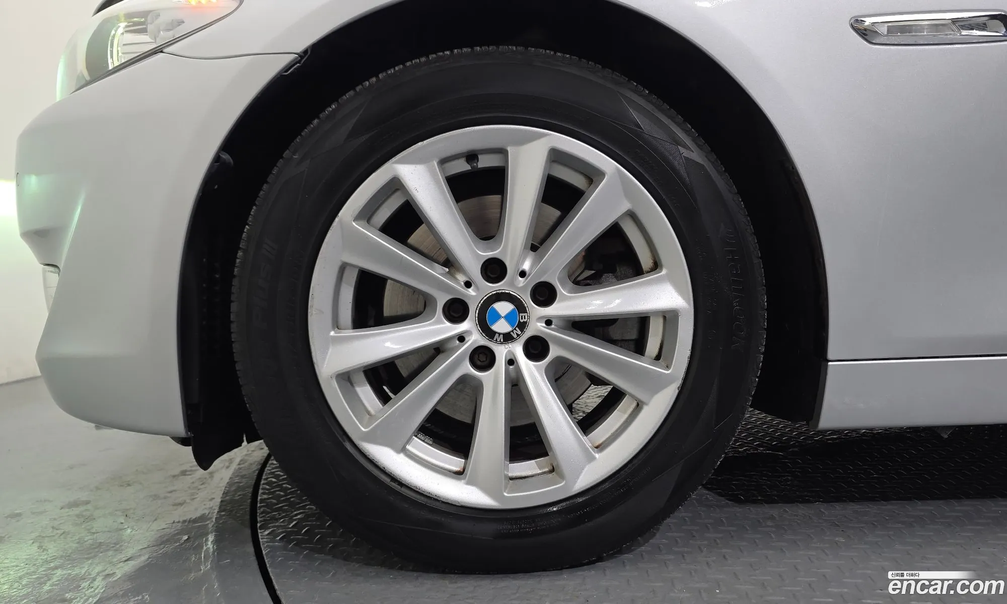 BMW 5 Series 2012 — 14
