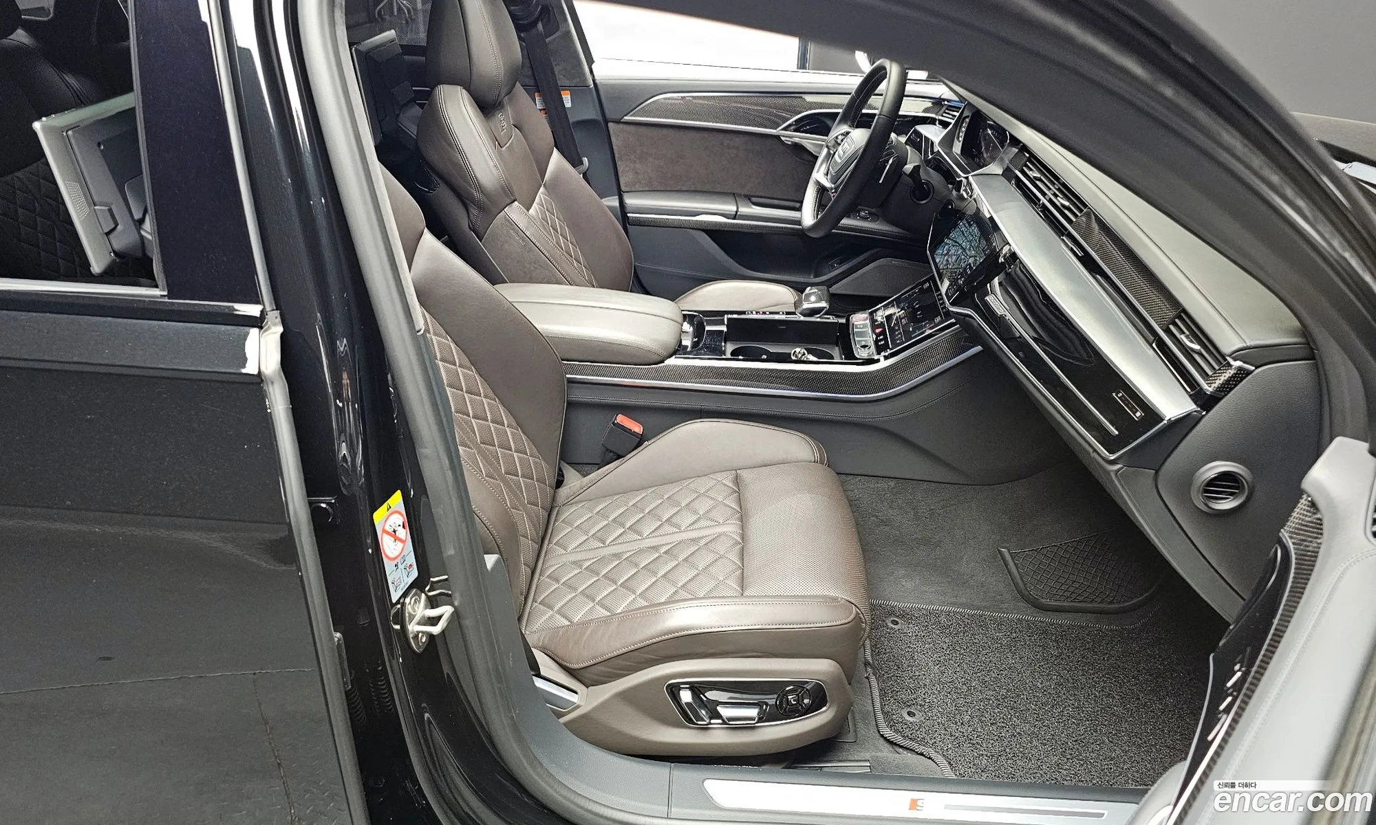 Audi S8 2020 WAUZZZF82LN014484 — 14