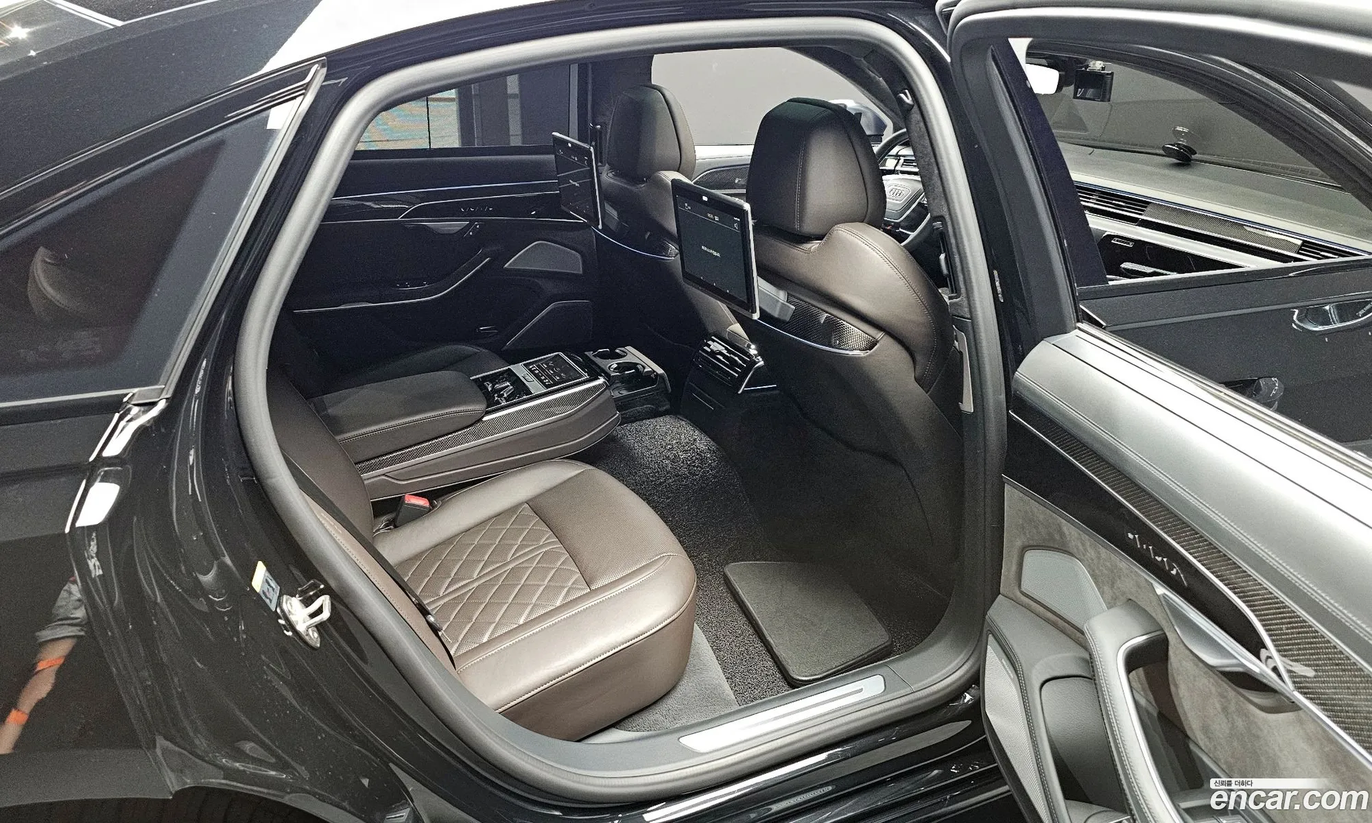 Audi S8 2020 WAUZZZF82LN014484 — 17