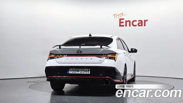 Hyundai Elantra 2025 — 3