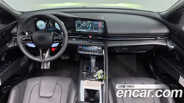 Hyundai Elantra 2025 — 4