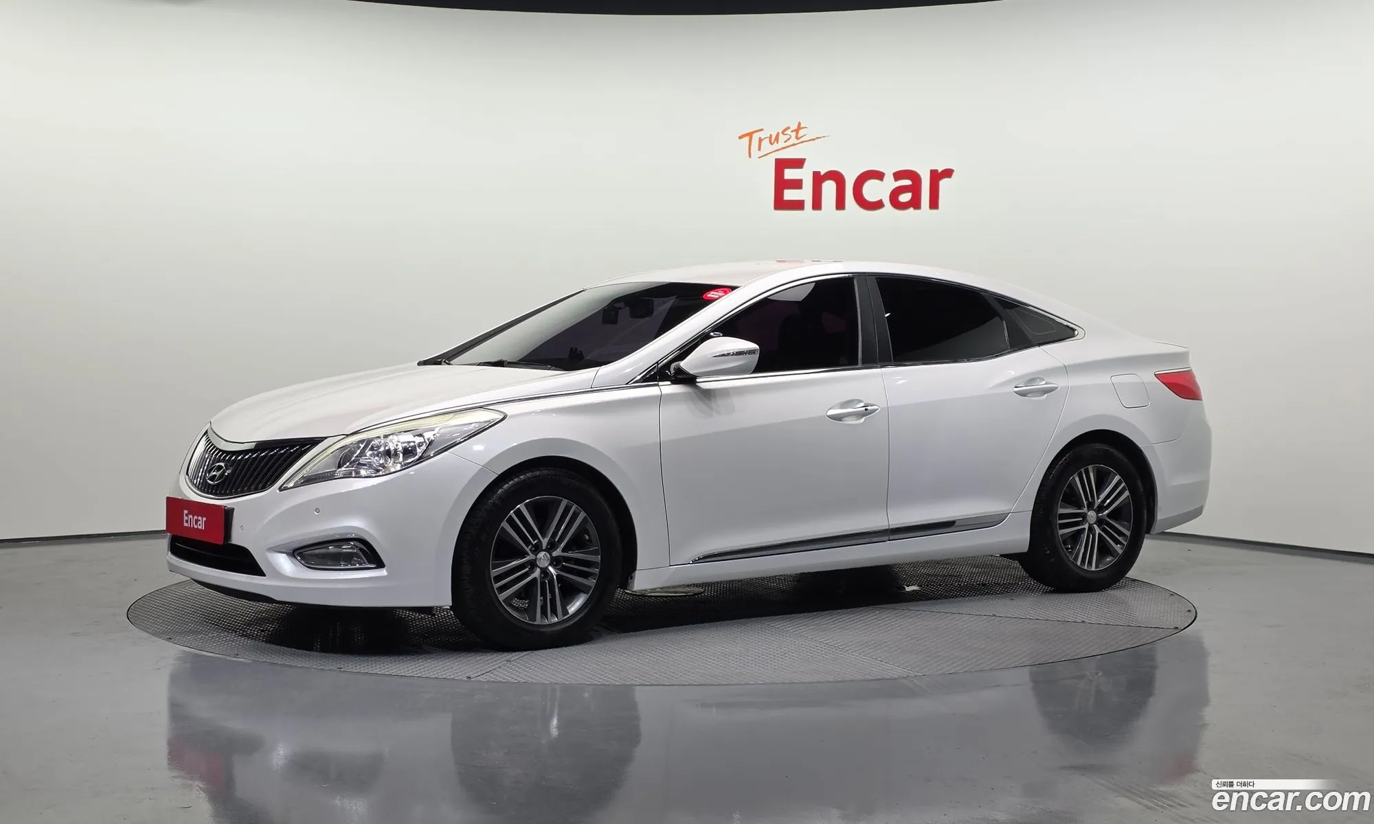 Hyundai Grandeur HG 2013 — 17