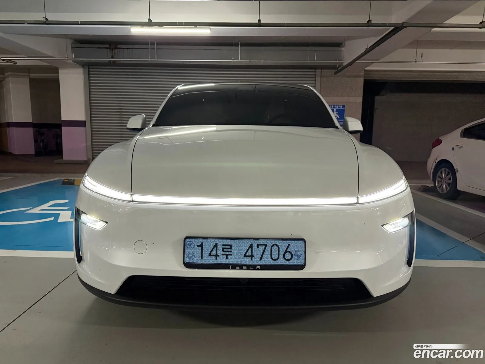 Tesla Model Y 2026 — 17