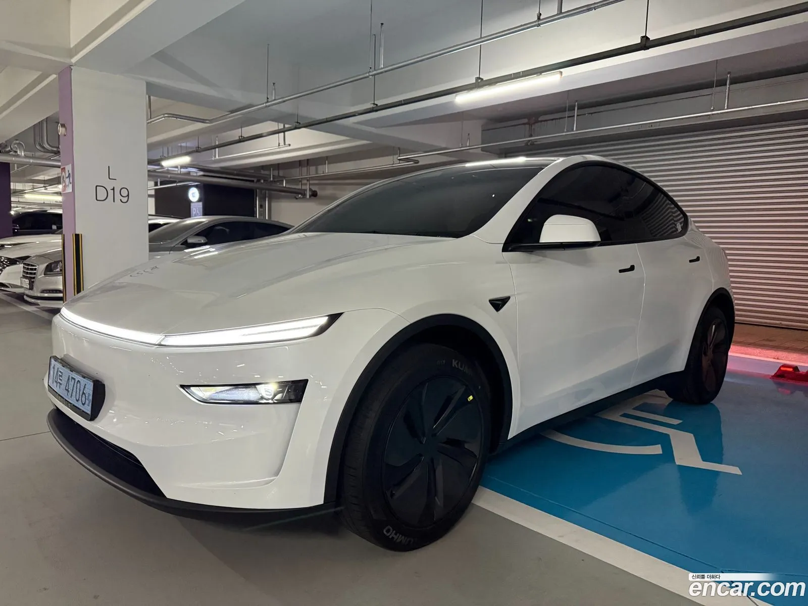 Tesla Model Y 2026 — 7