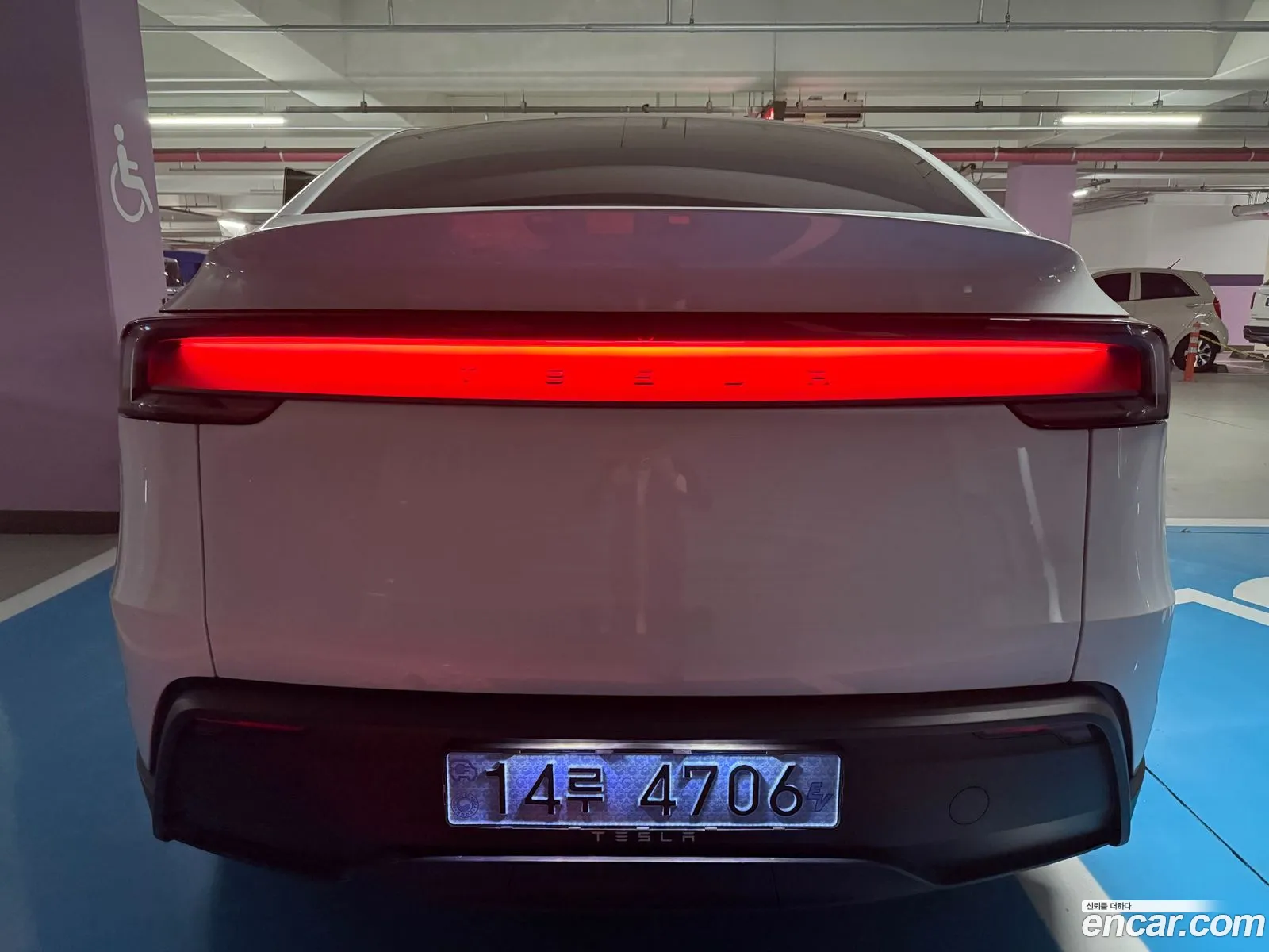 Tesla Model Y 2026 — 16