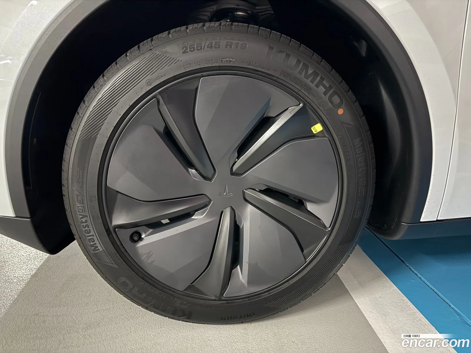 Tesla Model Y 2026 — 18