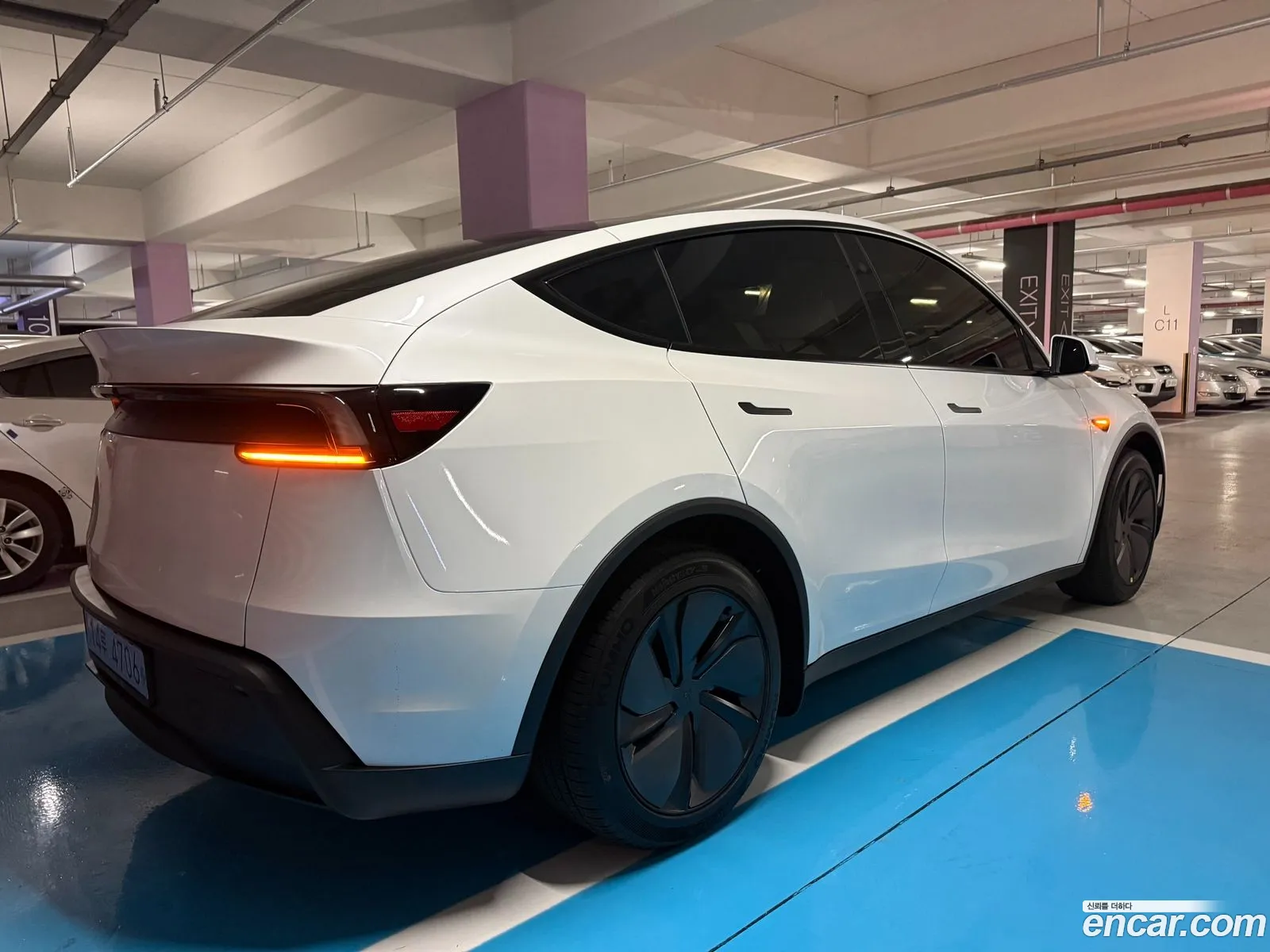 Tesla Model Y 2026 — 10
