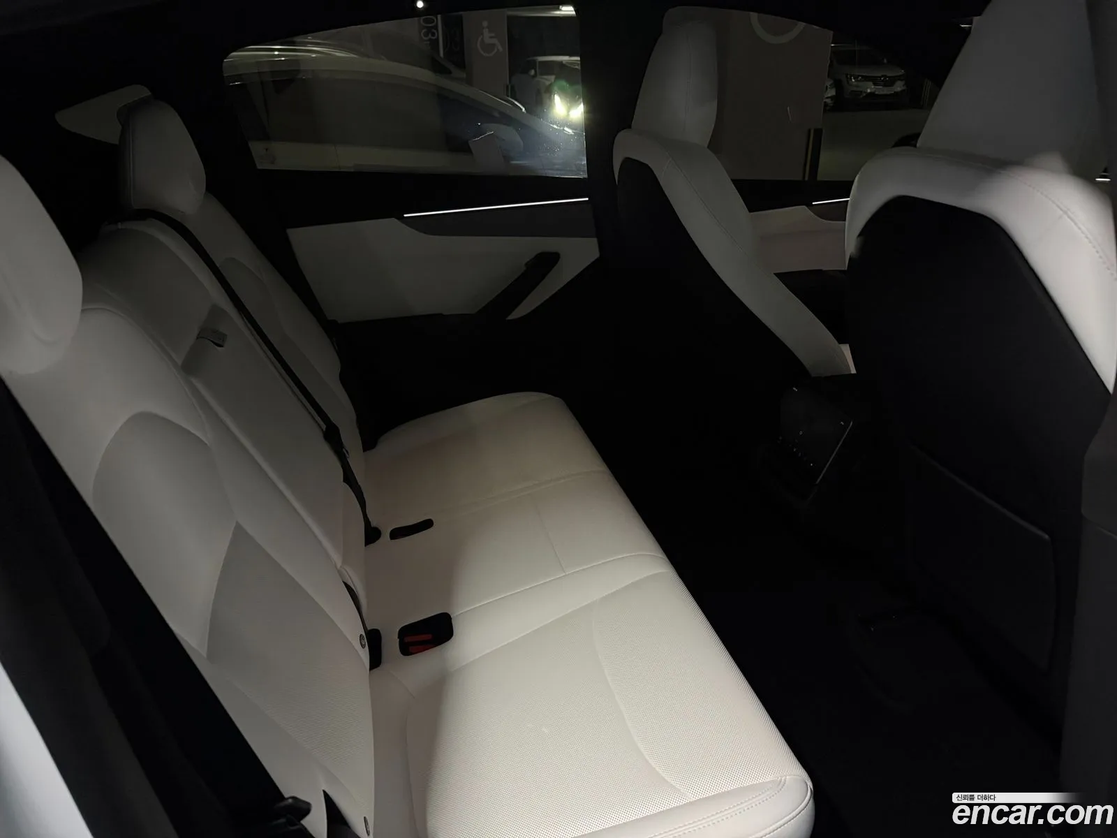 Tesla Model Y 2026 — 3