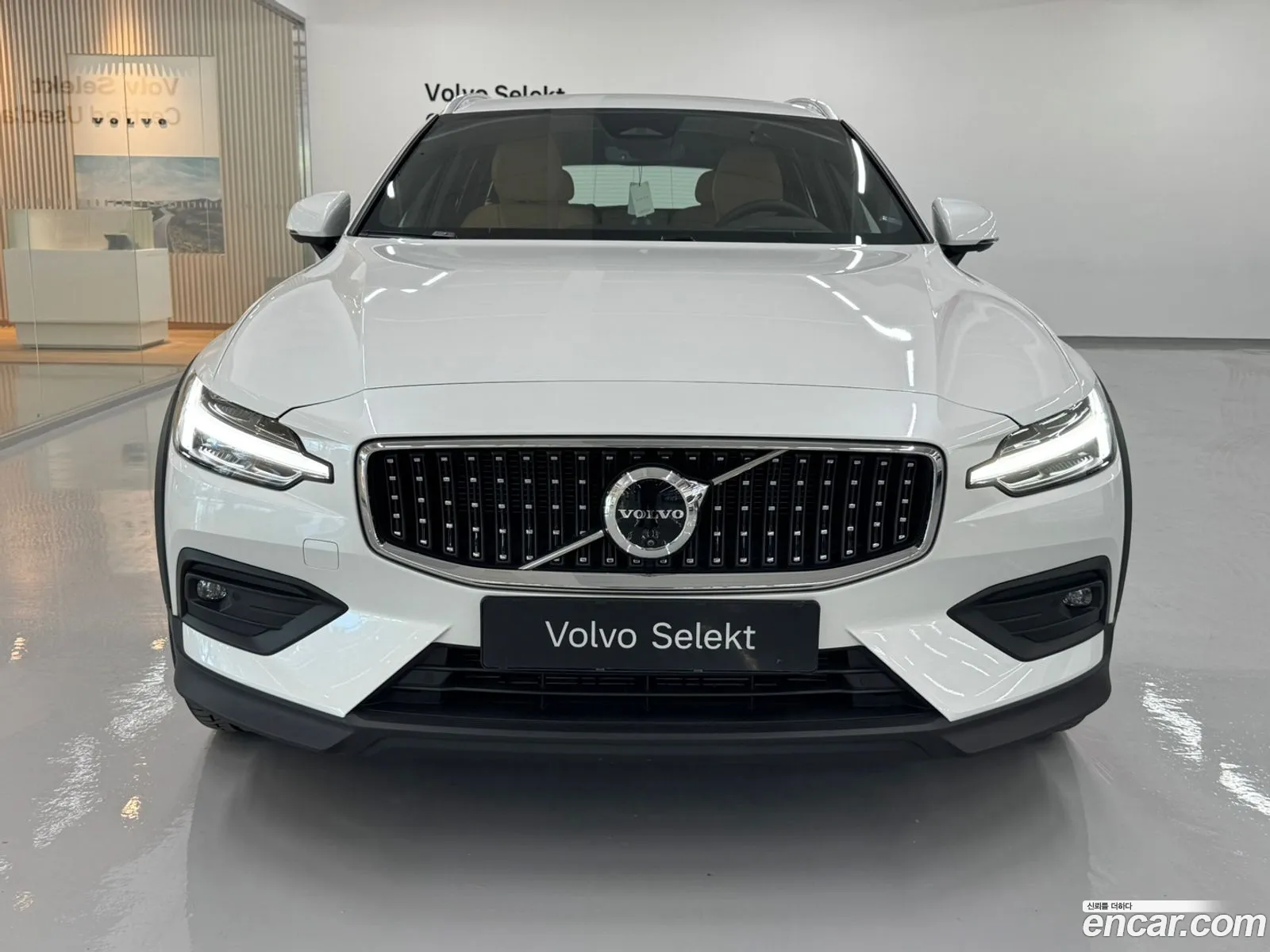 Volvo V60 Cross Country 2025 — 2