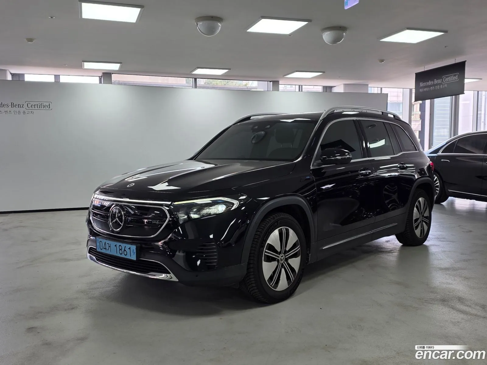 Mercedes-Benz EQB X243 2023 — 17