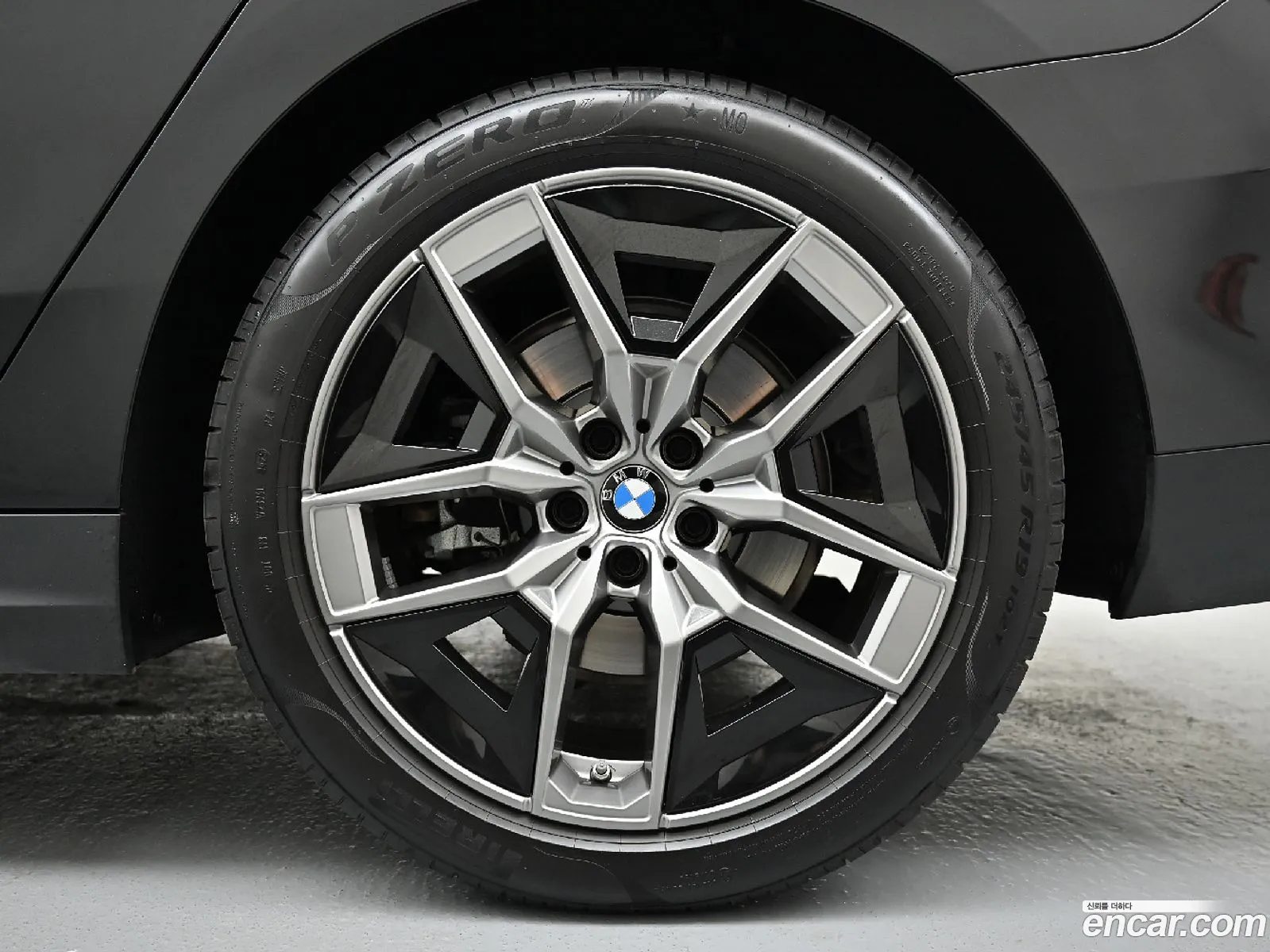BMW 5 Series 2025 — 8