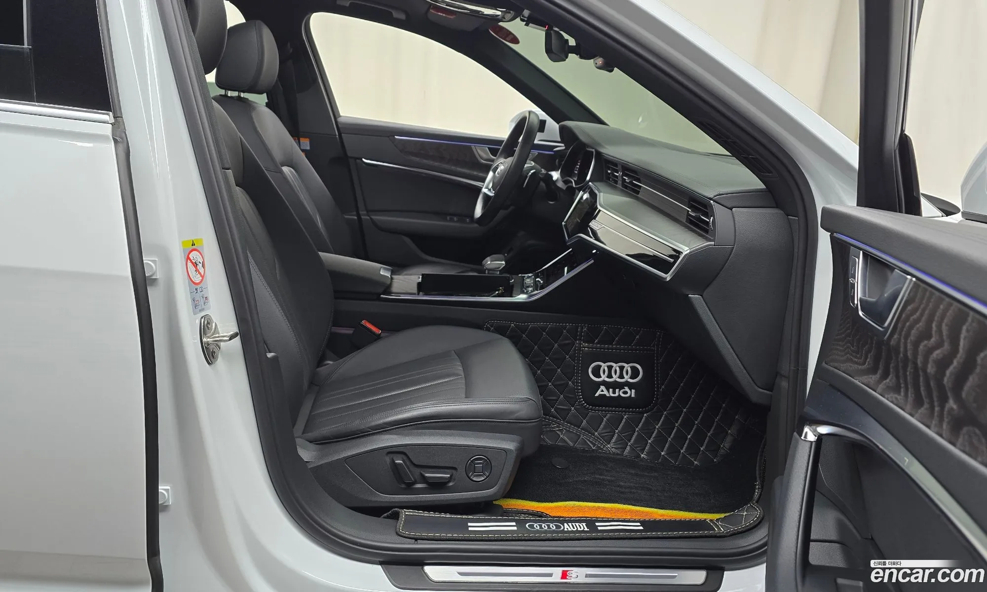 Audi A6 2023 WAUZZZF29PN032627 — 12