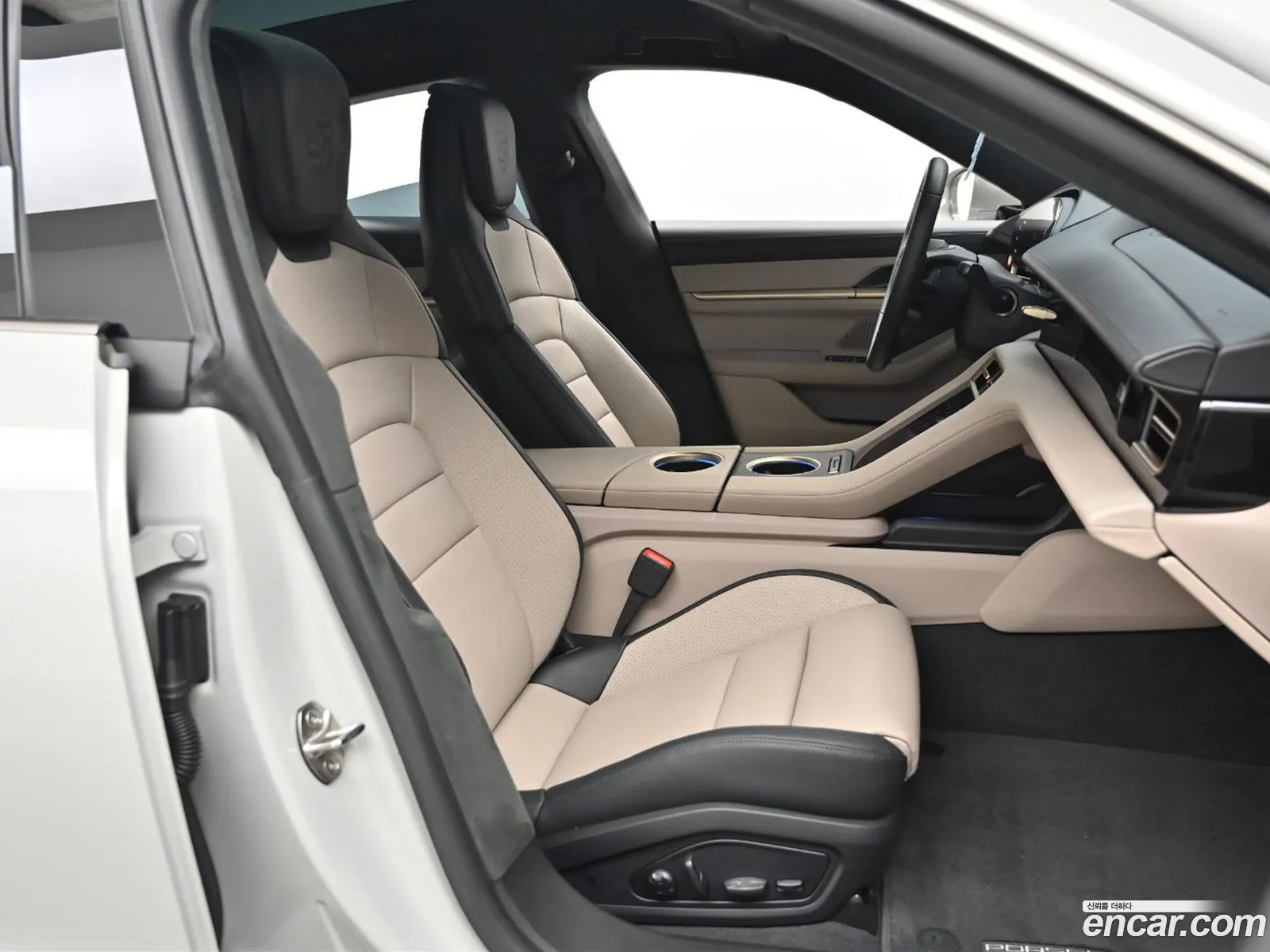 Porsche Taycan 2025 — 14