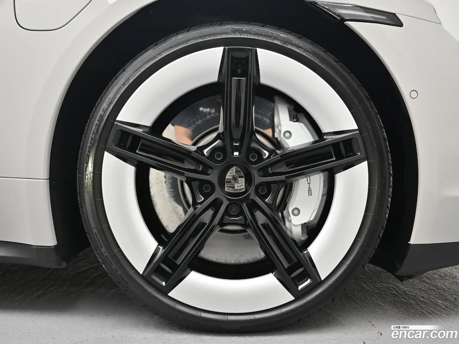 Porsche Taycan 2025 — 16