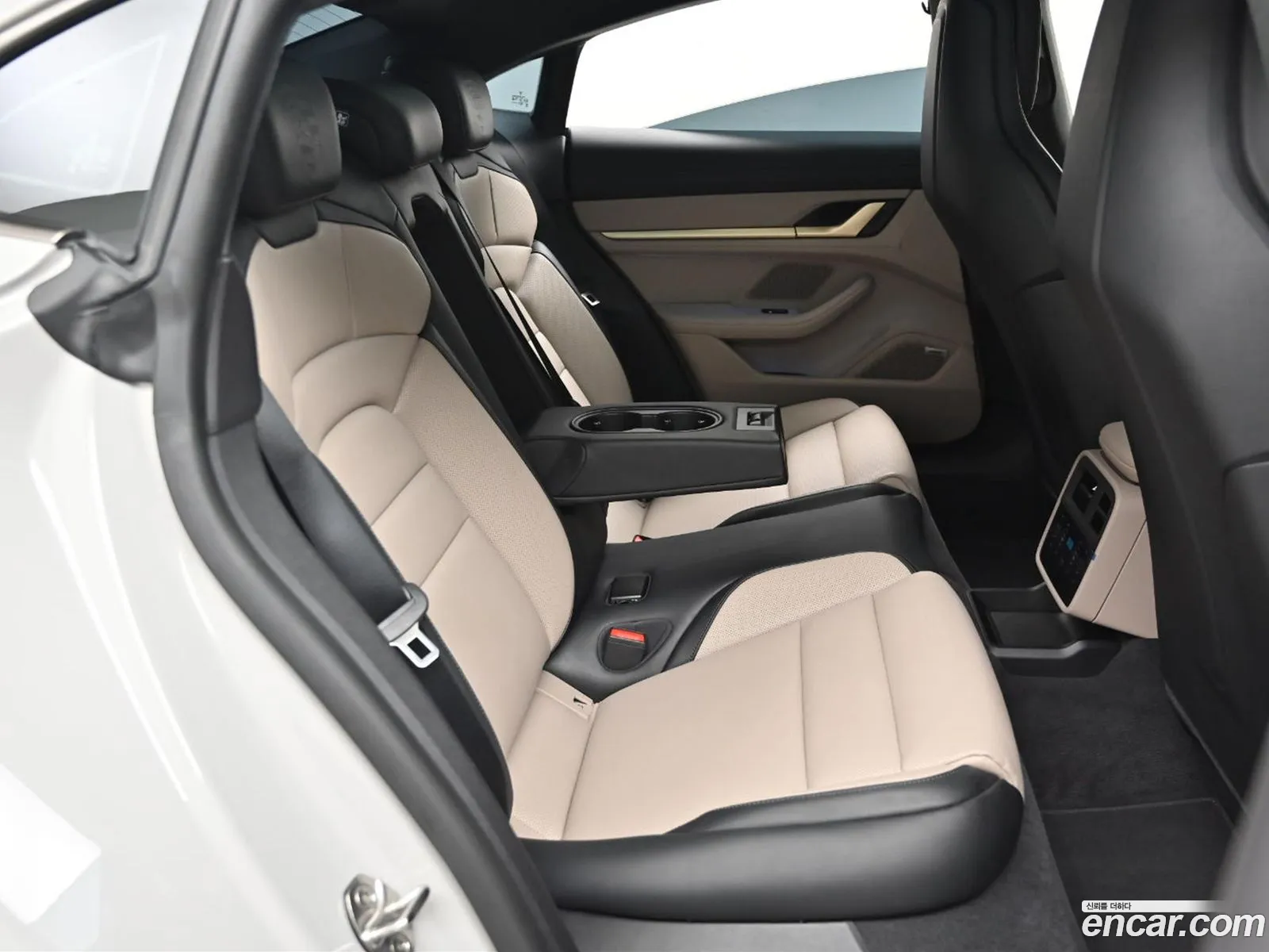 Porsche Taycan 2025 — 11