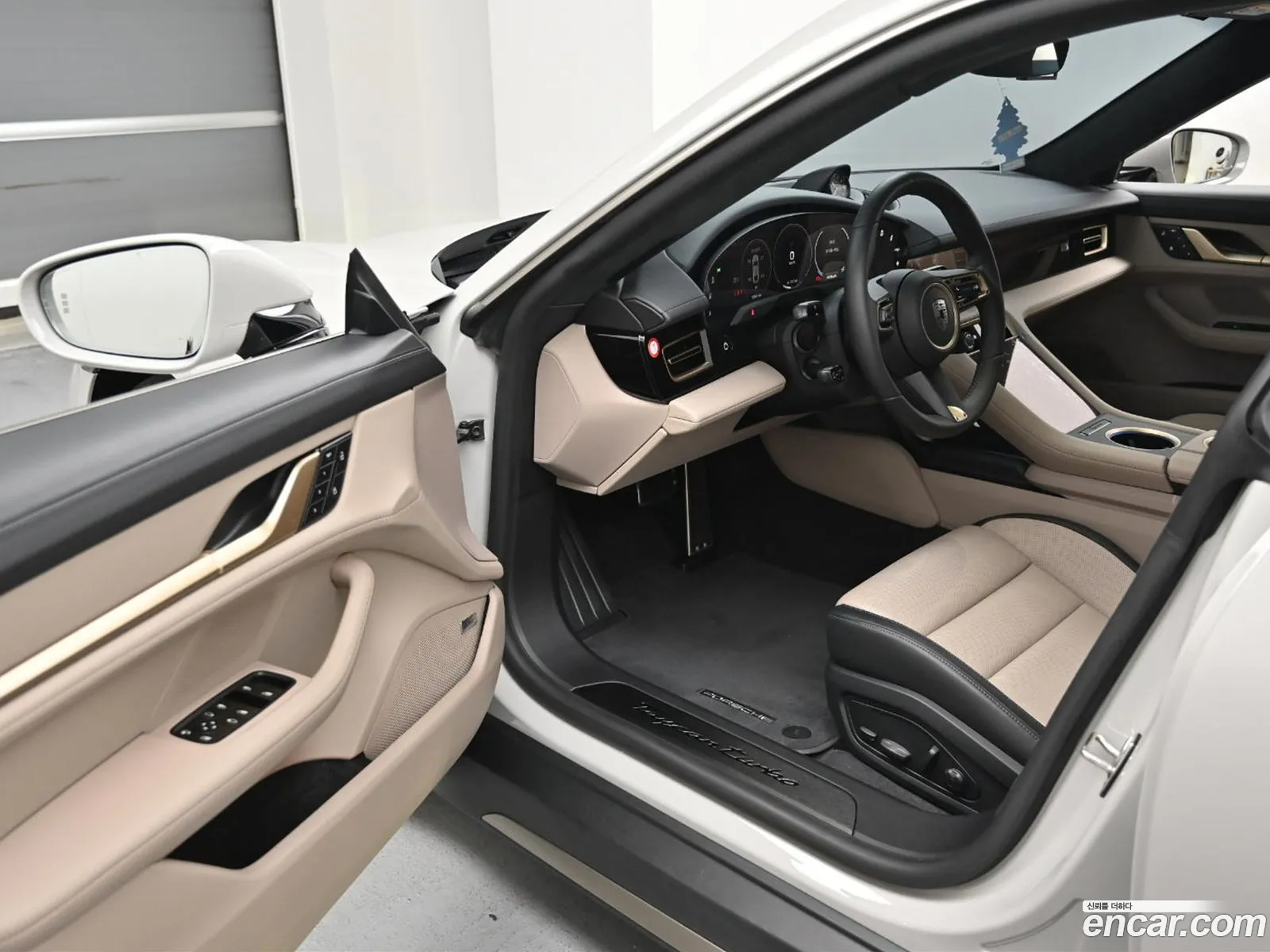 Porsche Taycan 2025 — 19