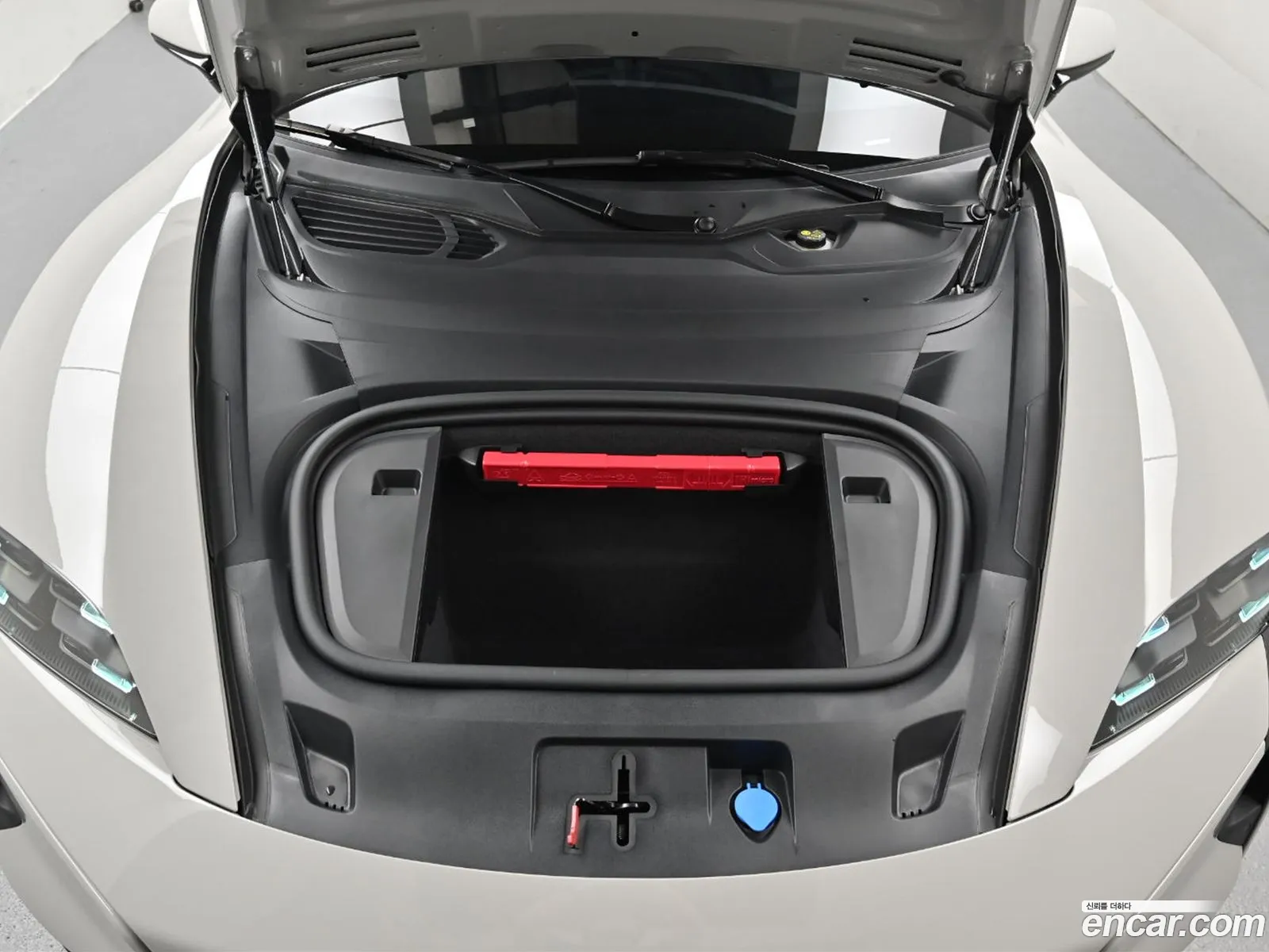 Porsche Taycan 2025 — 4