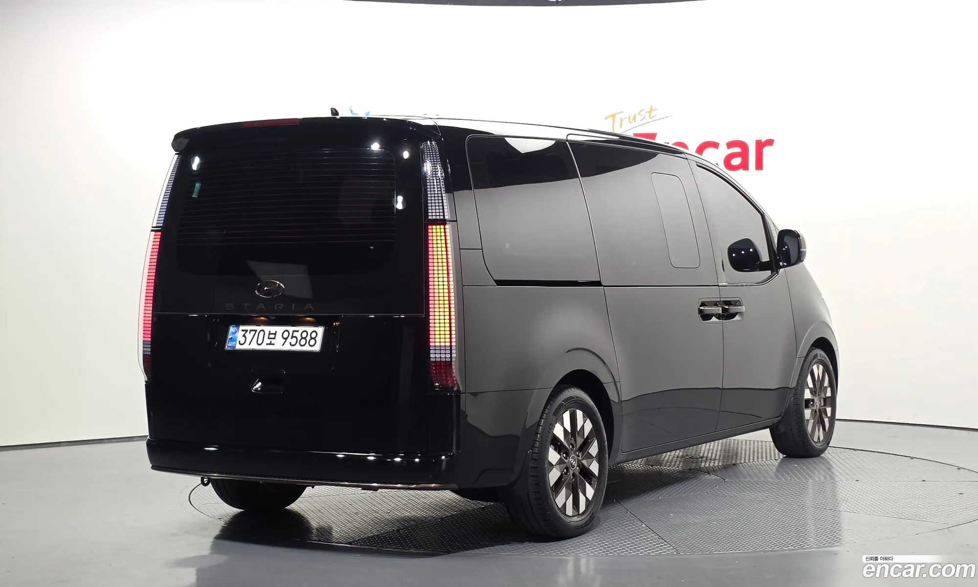 Hyundai Staria 2023 — 34