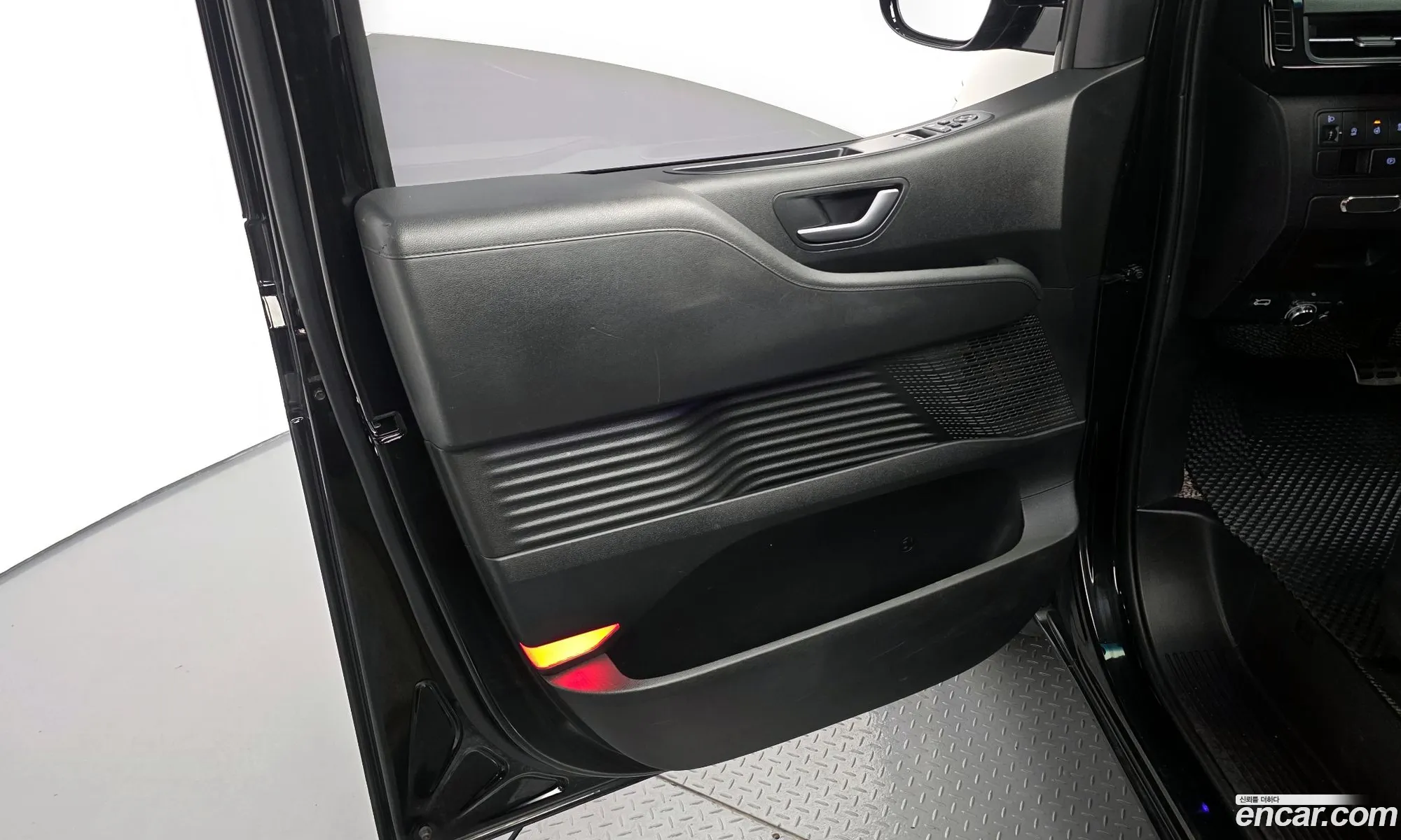 Hyundai Staria 2023 — 17