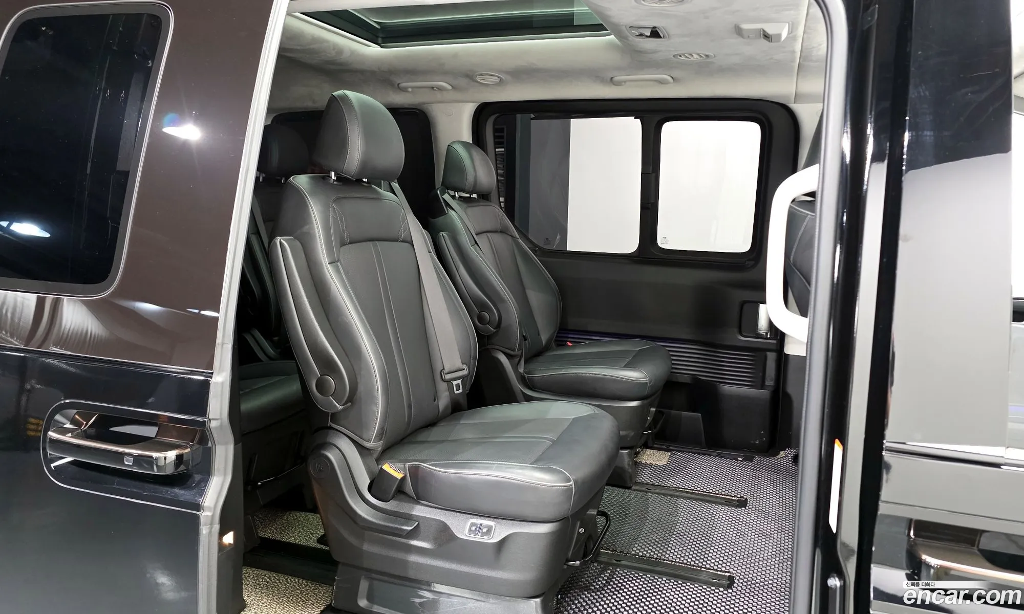 Hyundai Staria 2023 — 32