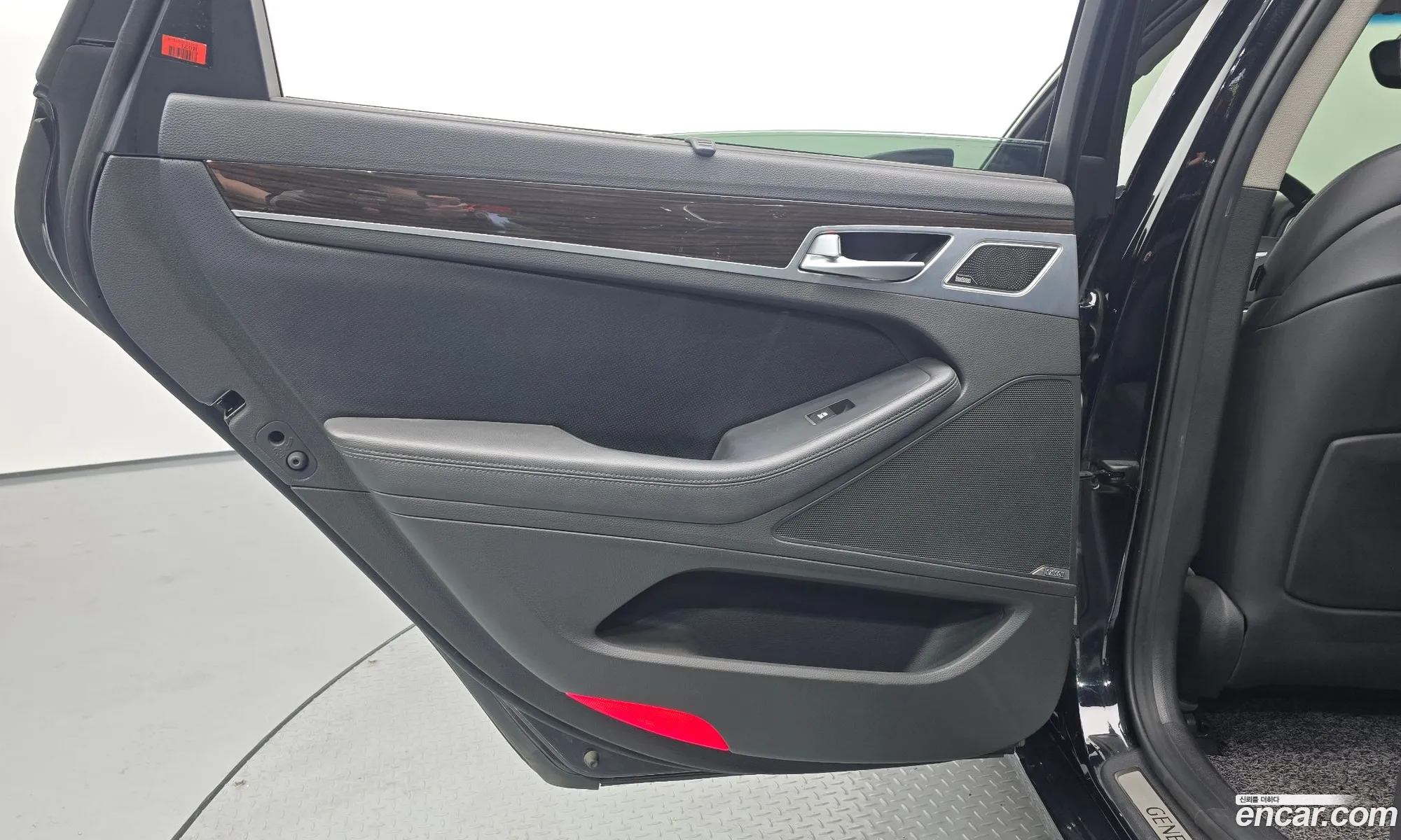 Genesis G80 2017 — 19