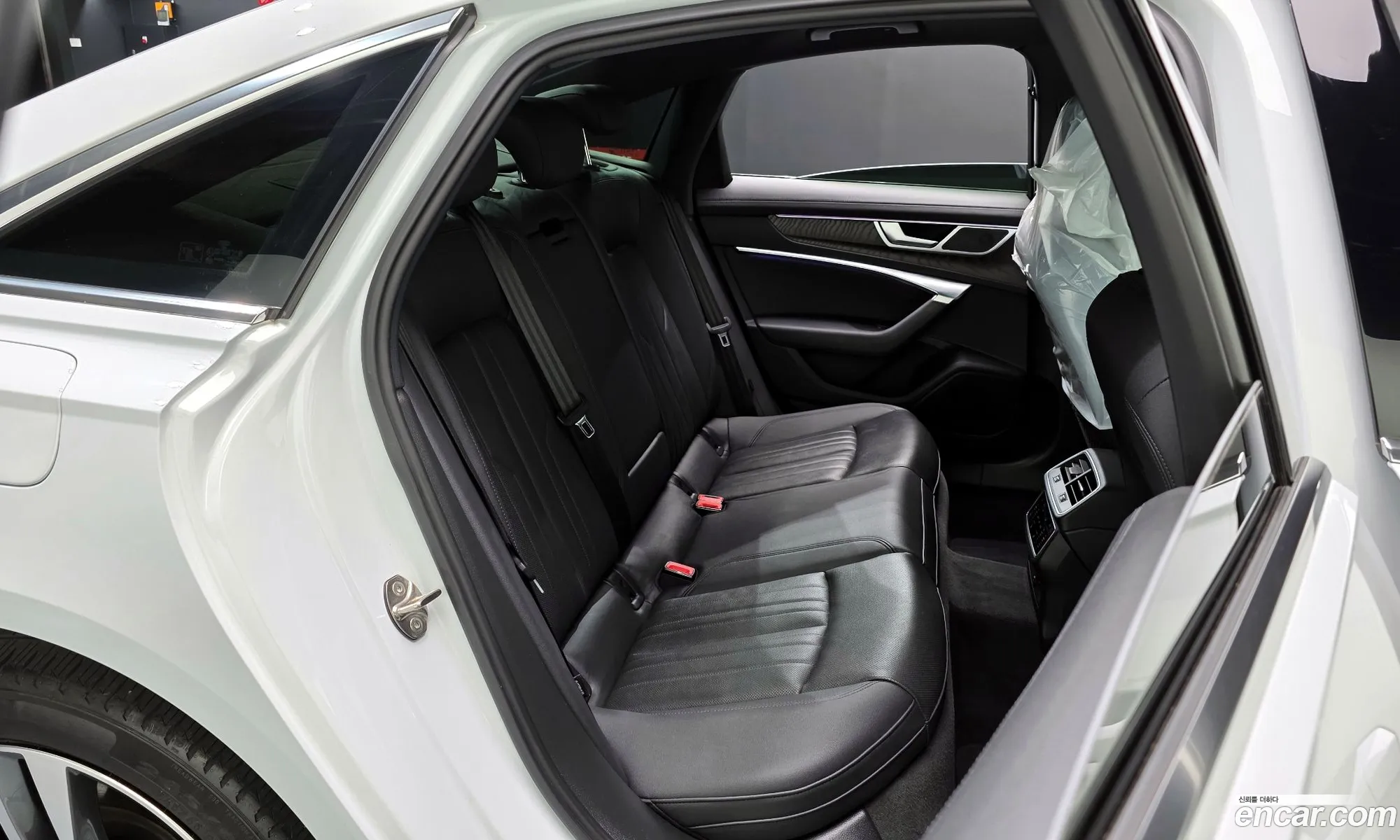 Audi A6 2021 WAUZZZF22MN078747 — 22