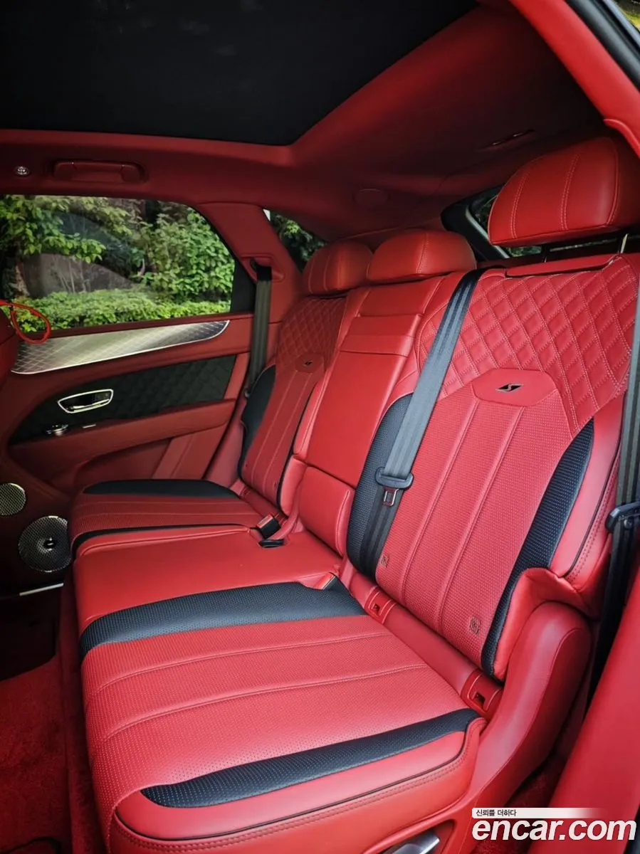 Bentley Bentayga 2022 — 10