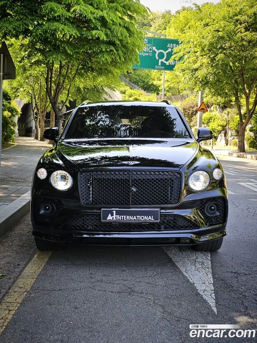 Bentley Bentayga 2022 — 14